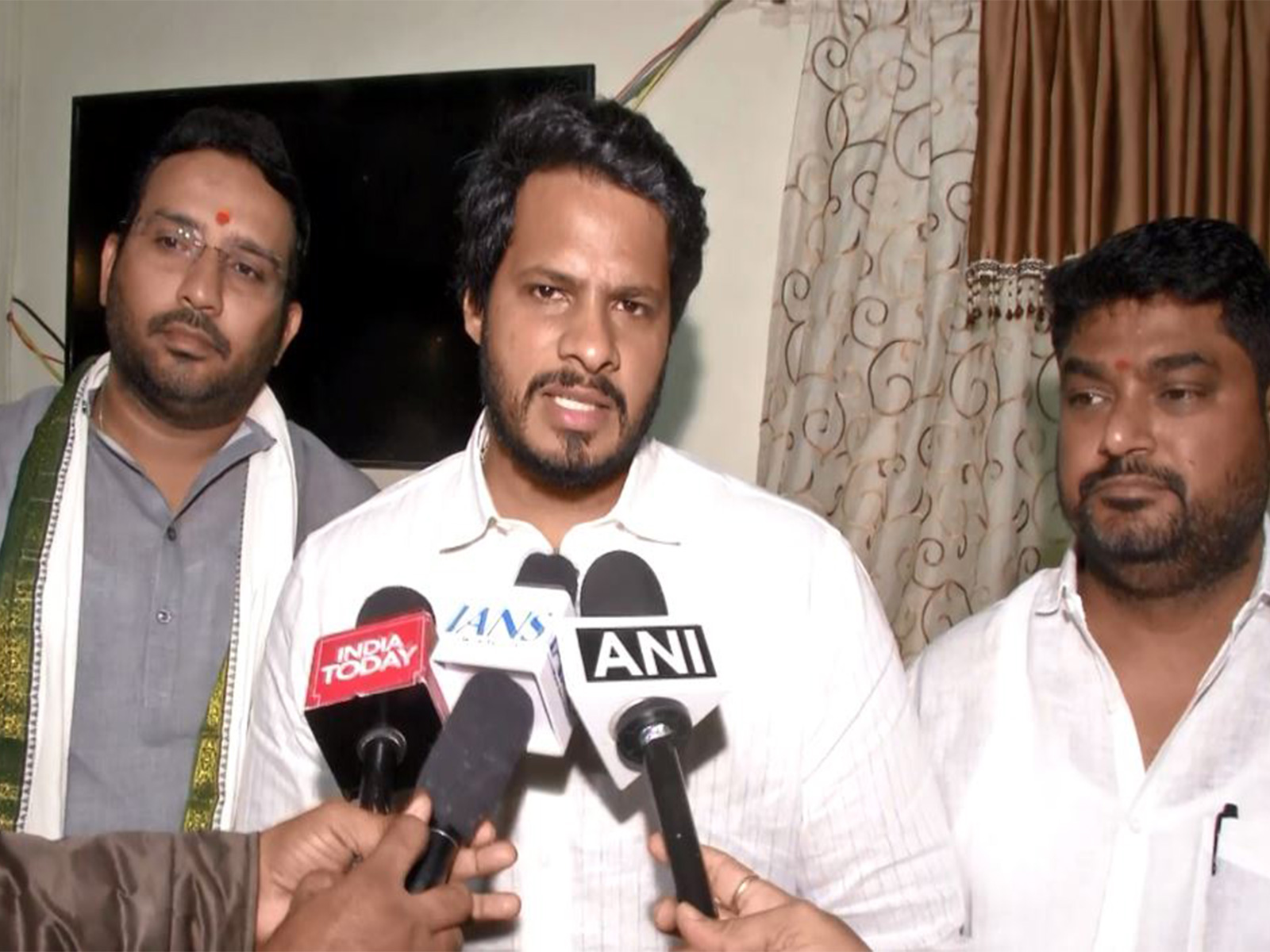 JD(S) leader Nikhil Kumaraswamy (Photo/ANI) JD(S) leader Nikhil Kumaraswamy (Photo/ANI)