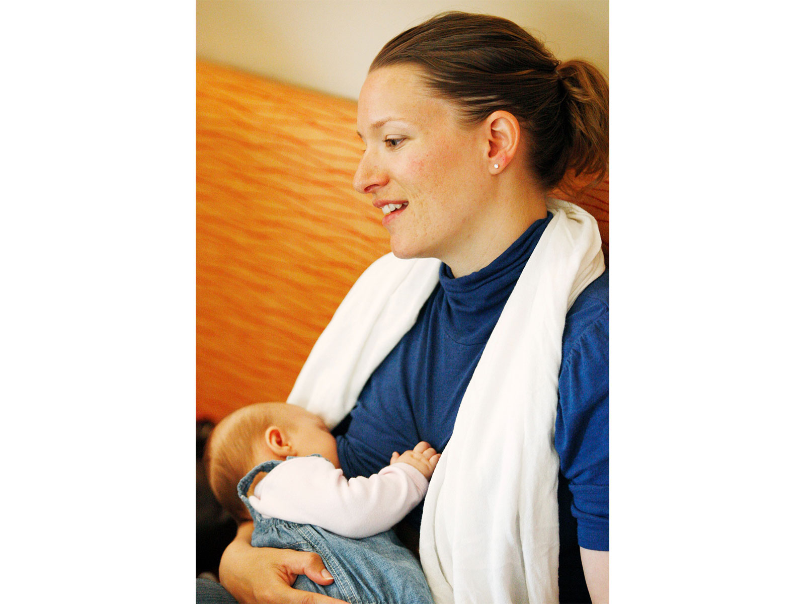 A woman breastfeeds her child (Photo/Reuters) A woman breastfeeds her child (Photo/Reuters)