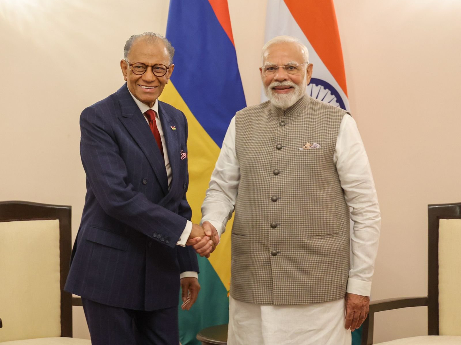 Prime Minister Narendra Modi (R) with Mauritius Prime Minister Navinchandra Ramgoolam (L) (File Photo:X/@narendramodi) Prime Minister Narendra Modi (R) with Mauritius Prime Minister Navinchandra Ramgoolam (L) (File Photo:X/@narendramodi)