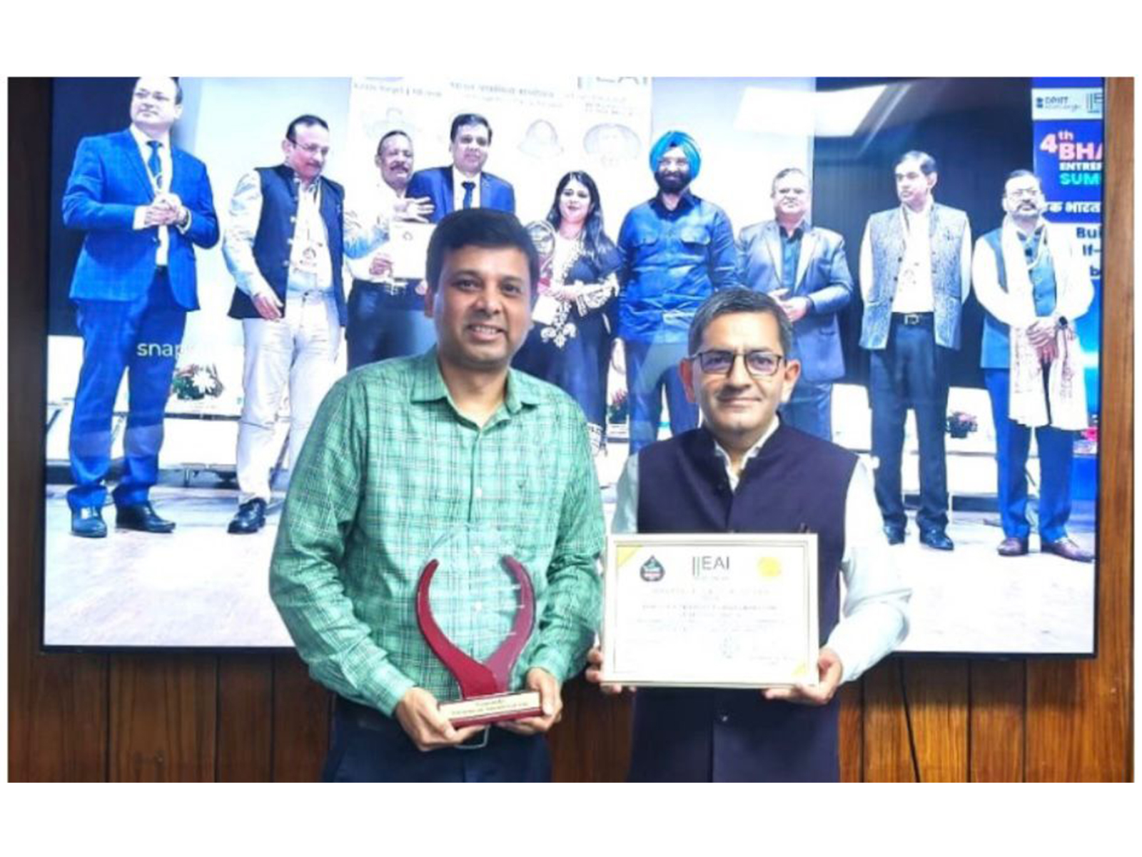 CSIR-IIIM Jammu receives ‘Bharat Incubator Award 2025’ at 4th Bharat Entrepreneurship Summit (Photo/ANI) 