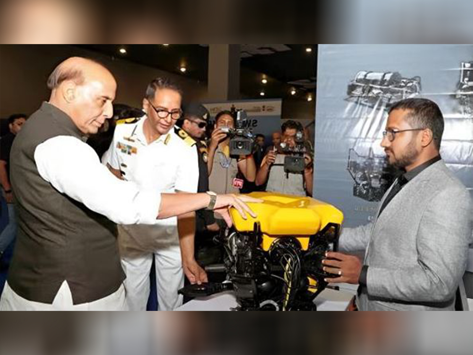 Defence Minister Rajnath Singh with Debendra Pradhan, Co-founder & CEO of Coratia Technologies (Photo/Coratia Technologies) Defence Minister Rajnath Singh with Debendra Pradhan, Co-founder & CEO of Coratia Technologies (Photo/Coratia Technologies)