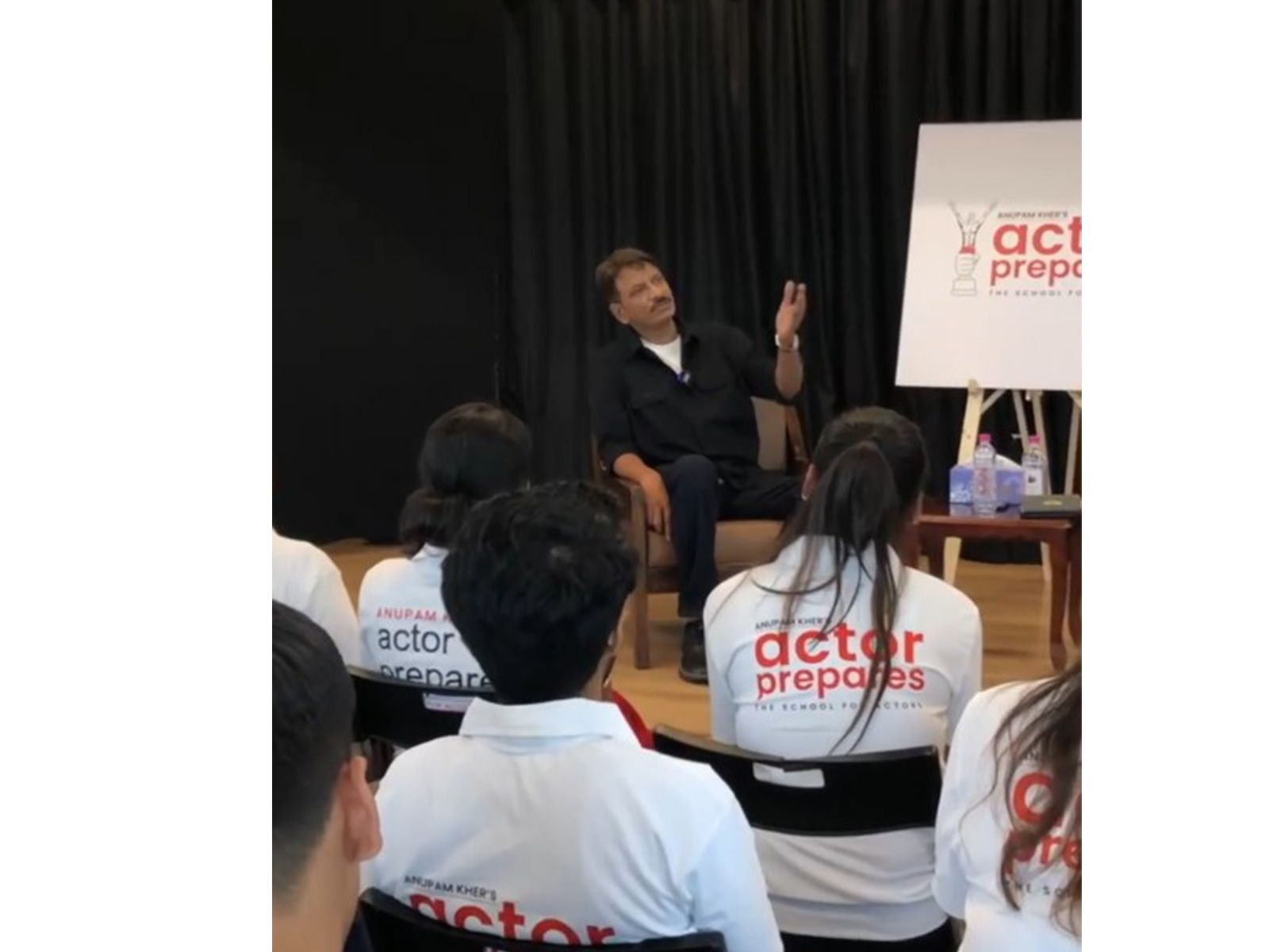 Rajesh Tailang interacting with students (Photo: Instagram/@actorprepares) Rajesh Tailang interacting with students (Photo: Instagram/@actorprepares)
