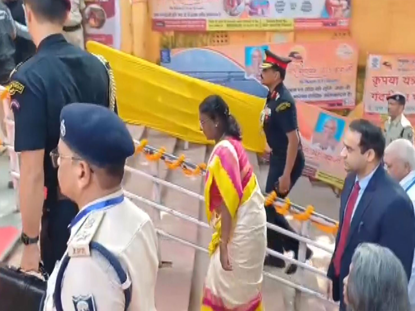 President Droupadi Murmu at Shri Vishnupad Temple in Bihar's Gaya. (Photo/ANI) President Droupadi Murmu at Shri Vishnupad Temple in Bihar's Gaya. (Photo/ANI)