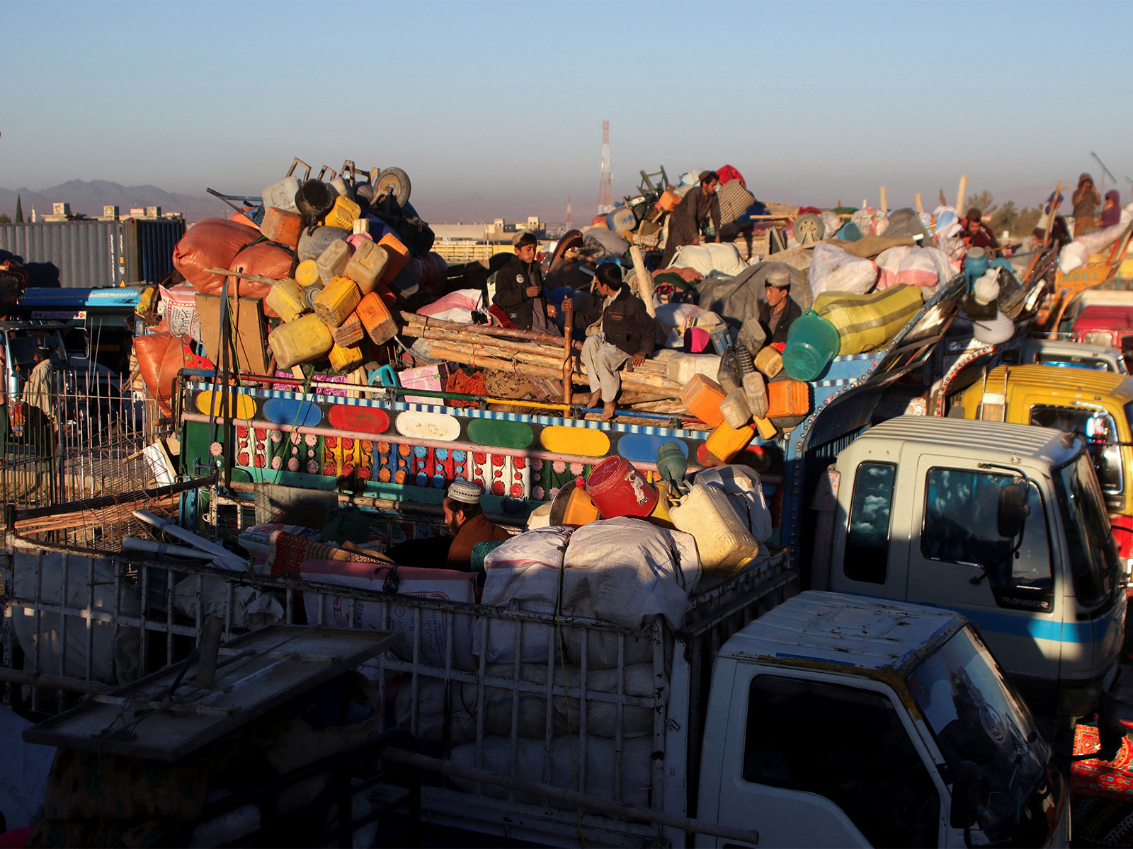 Afghan nationals sit atop a truck with belongings at Chaman Border as they return to Afghanistan from Pakistan, November 10, 2023 (File Photo/Reuters) Afghan nationals sit atop a truck with belongings at Chaman Border as they return to Afghanistan from Pakistan, November 10, 2023 (File Photo/Reuters)