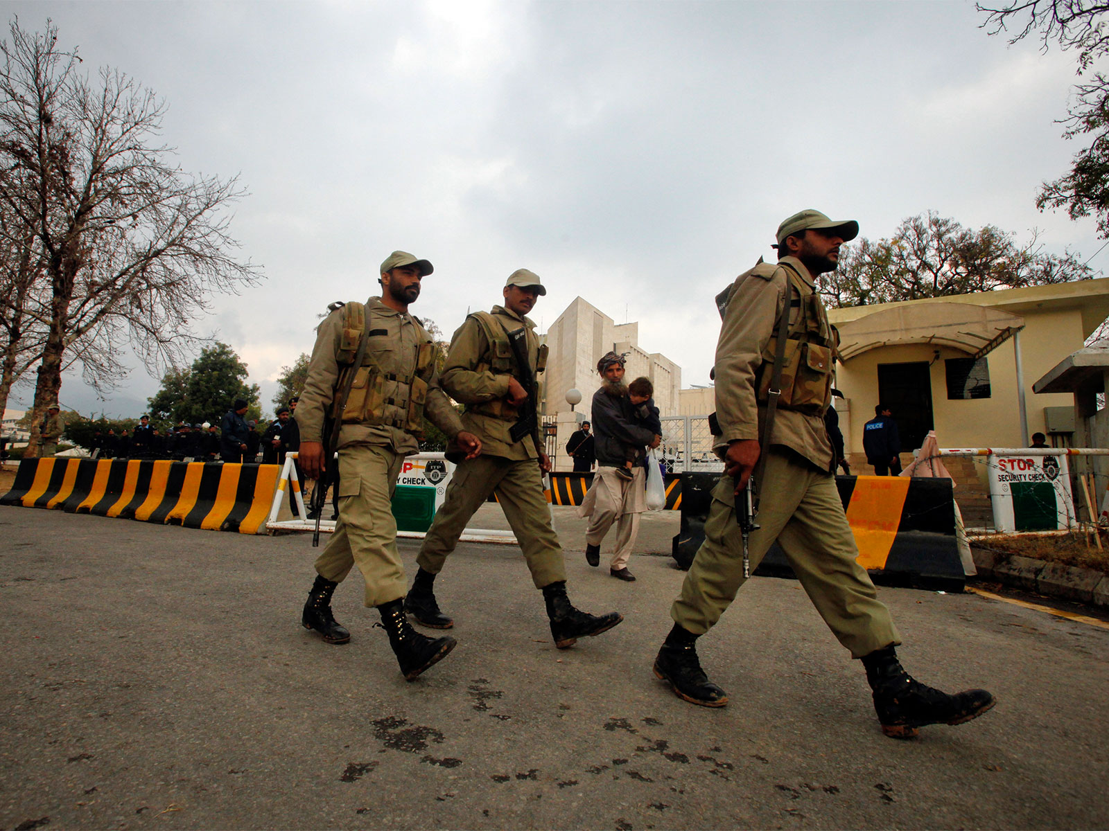 Paramilitary personnel walk past the Supreme Court building in Islamabad (File Photo/Reuters) Paramilitary personnel walk past the Supreme Court building in Islamabad (File Photo/Reuters)