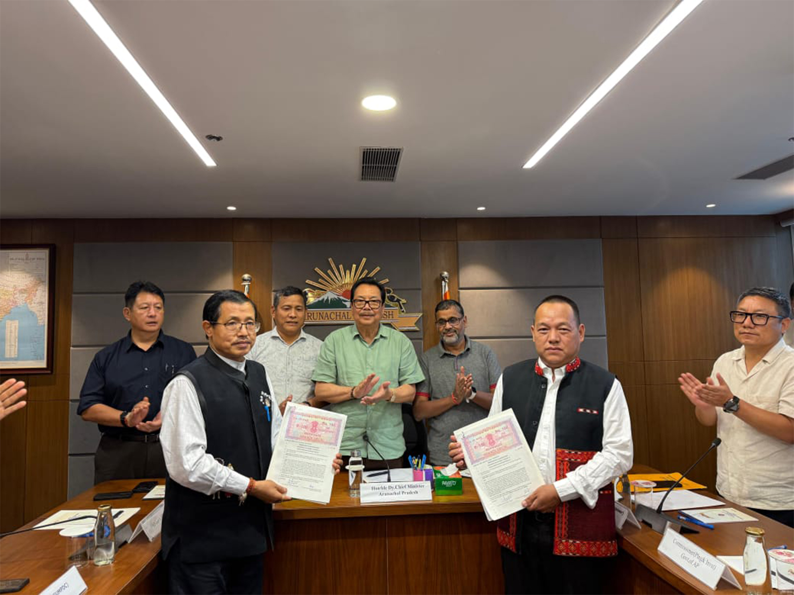 Parong village signs MoU with Arunachal Pradesh govt for preparing feasibility report of SUMP (Photo/ANI) Parong village signs MoU with Arunachal Pradesh govt for preparing feasibility report of SUMP (Photo/ANI)