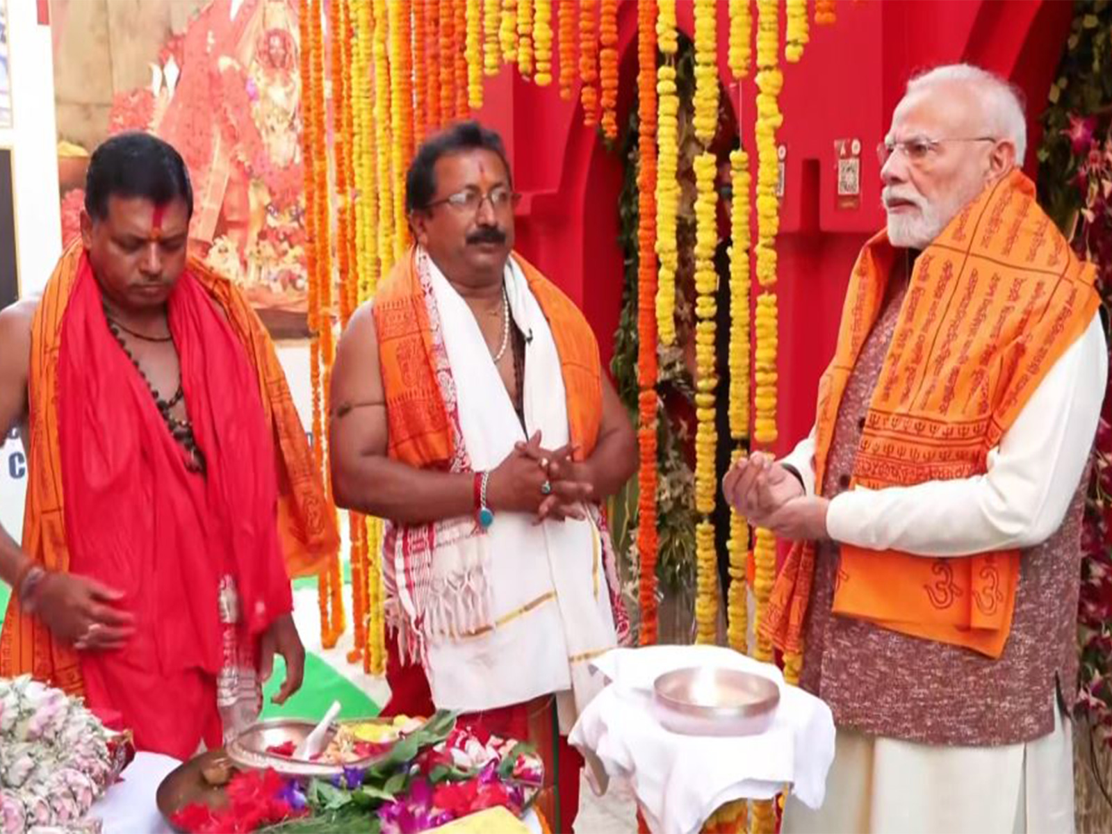 Prime Minister Narendra Modi offering prayers (Photo/ANI) Prime Minister Narendra Modi offering prayers (Photo/ANI)