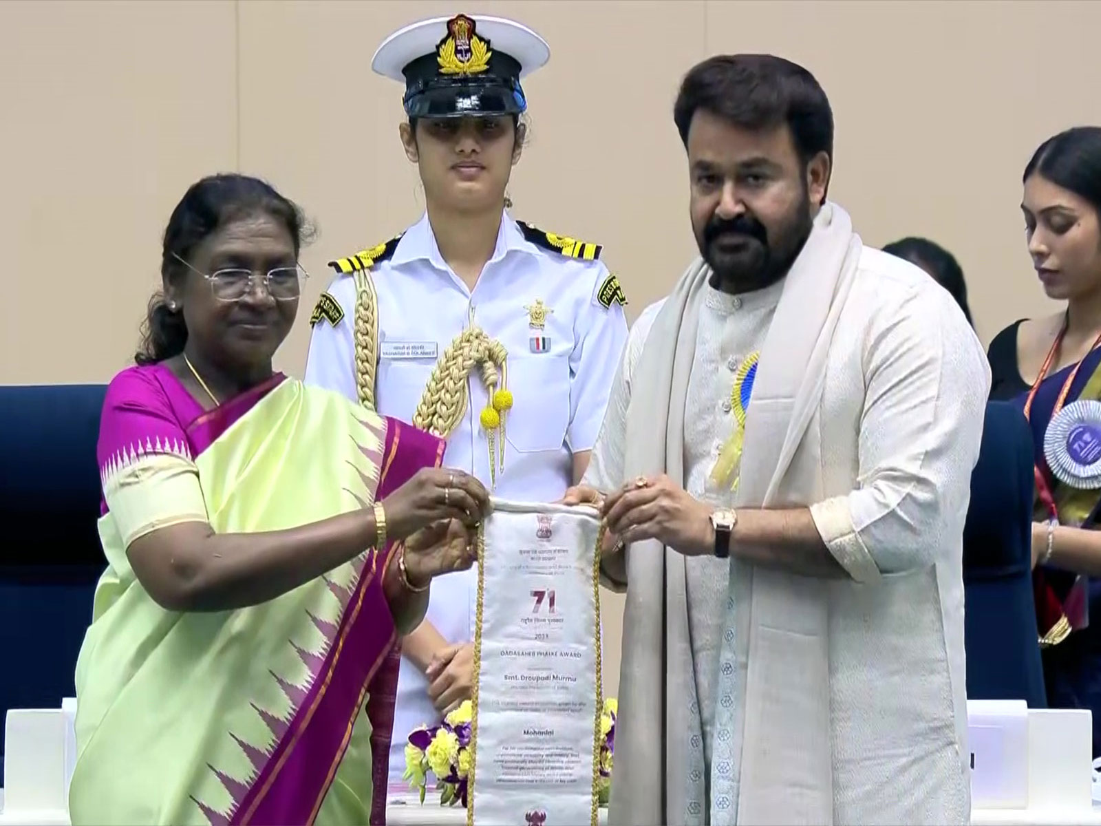 Mohanlal and President Droupadi Murmu at 71st National Awards (Photo: DD) Mohanlal and President Droupadi Murmu at 71st National Awards (Photo: DD)
