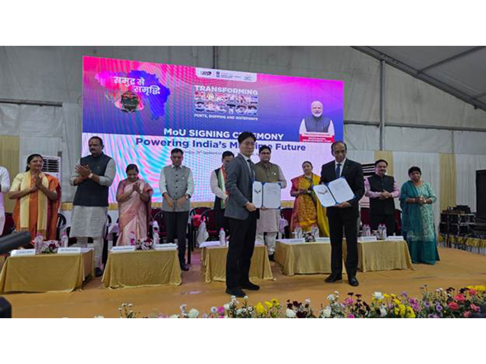 Cochin Shipyard moves Towards Atmanirbhar Bharat ; Signs MoU with HD Korea for Long-Term Shipbuilding Collaboration (Image: PIB) Cochin Shipyard moves Towards Atmanirbhar Bharat ; Signs MoU with HD Korea for Long-Term Shipbuilding Collaboration (Image: PIB)