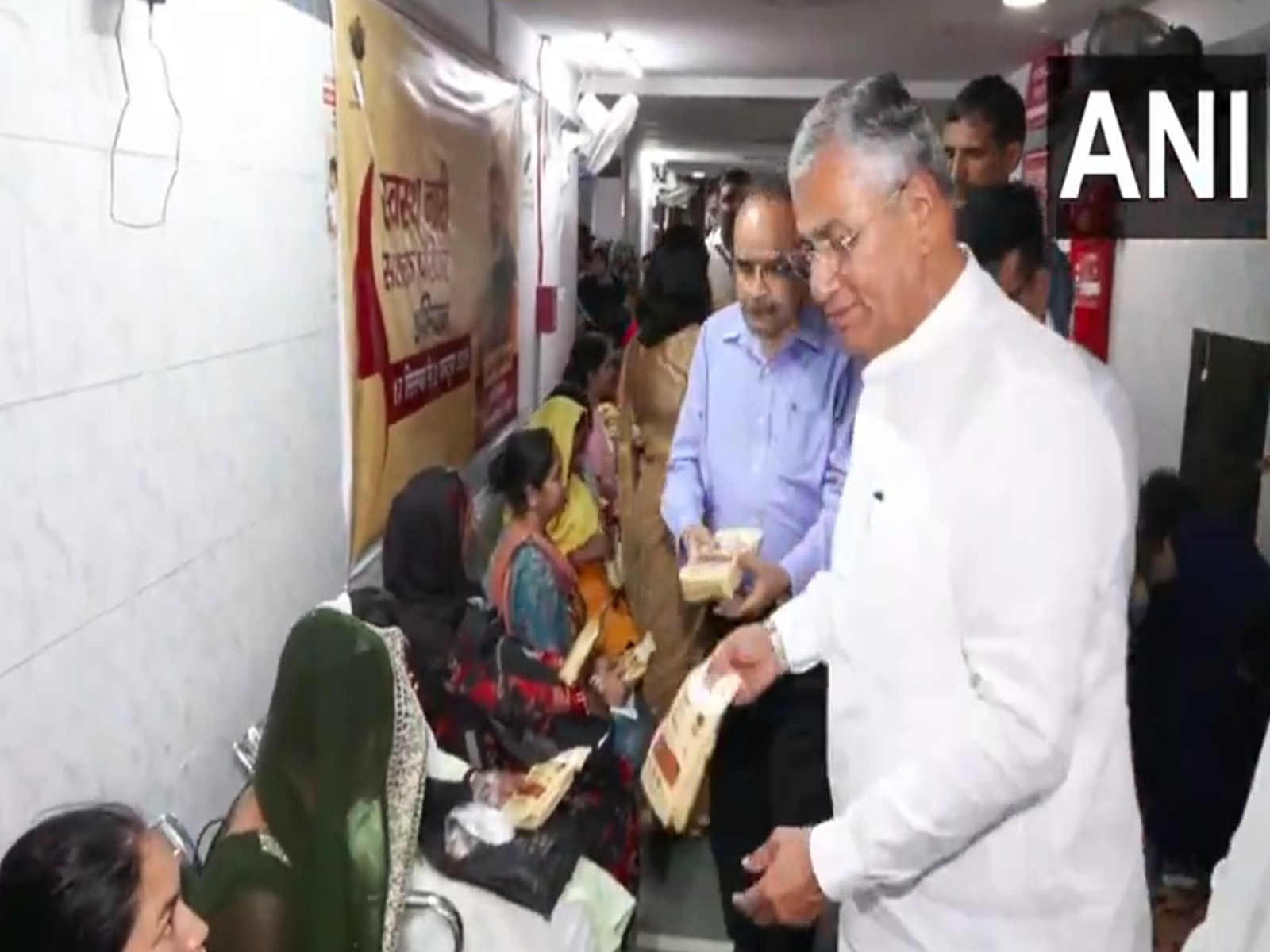 BJP MP PP Chaudhary visits health camp organised by Safdarjung Hospital (Photo/ANI) BJP MP PP Chaudhary visits health camp organised by Safdarjung Hospital (Photo/ANI)