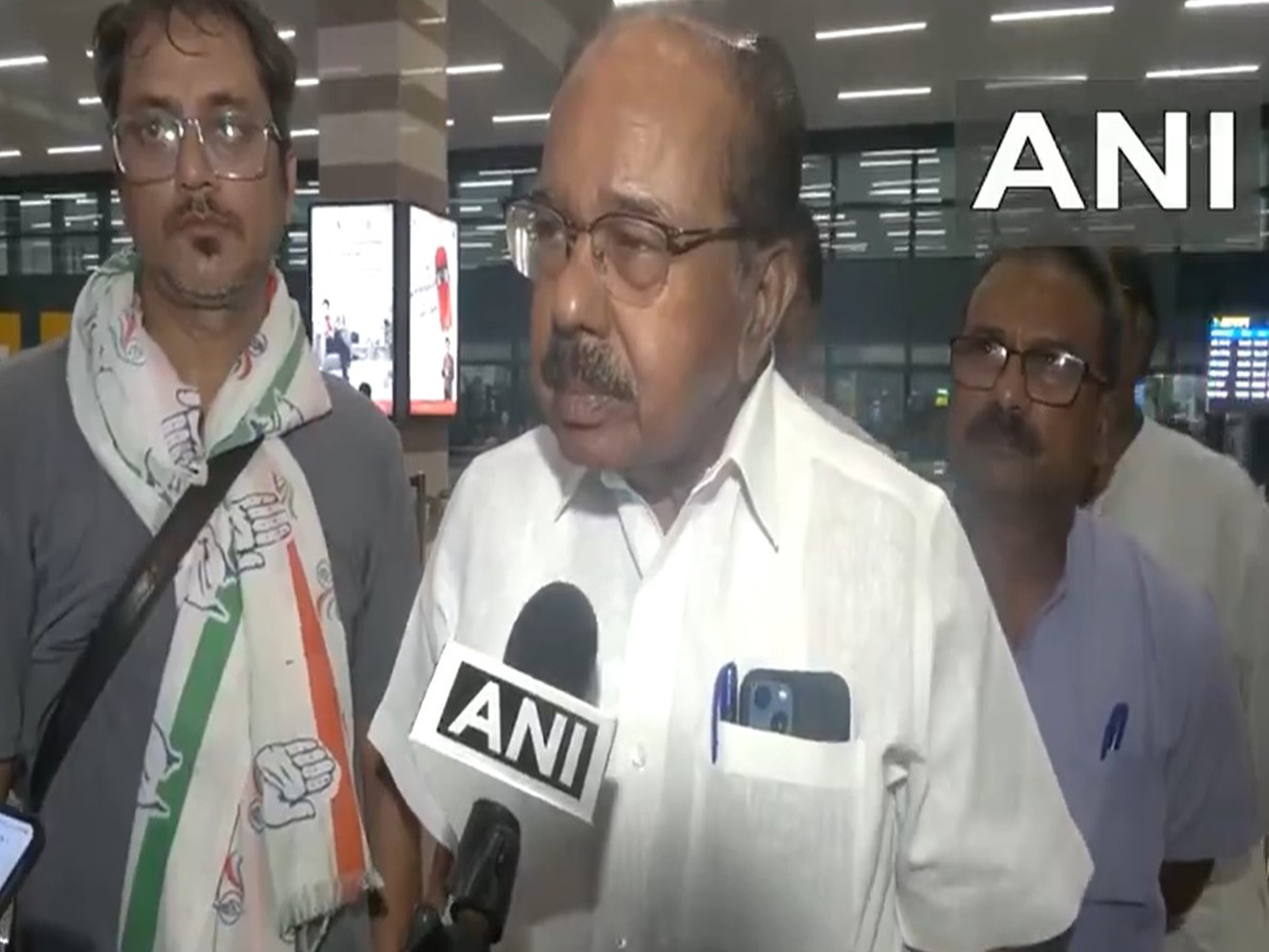 Senior Congress leader M Veerappa Moily (Photo/ANI) Senior Congress leader M Veerappa Moily (Photo/ANI)