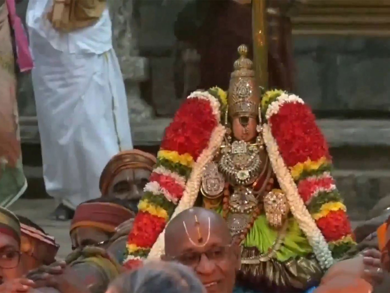 Navaratri festival begins at Srirangam Ranganathaswamy Temple in Tiruchirappalli (Photo/ANI) Navaratri festival begins at Srirangam Ranganathaswamy Temple in Tiruchirappalli (Photo/ANI)