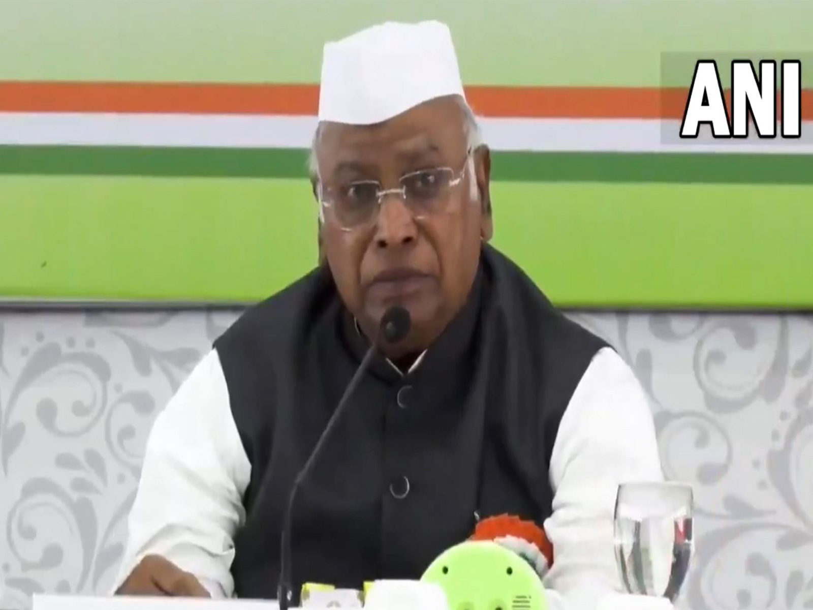 Congress President Mallikarjun Kharge speaking at CWC meeting at Patna (Photo/ANI) Congress President Mallikarjun Kharge speaking at CWC meeting at Patna (Photo/ANI)