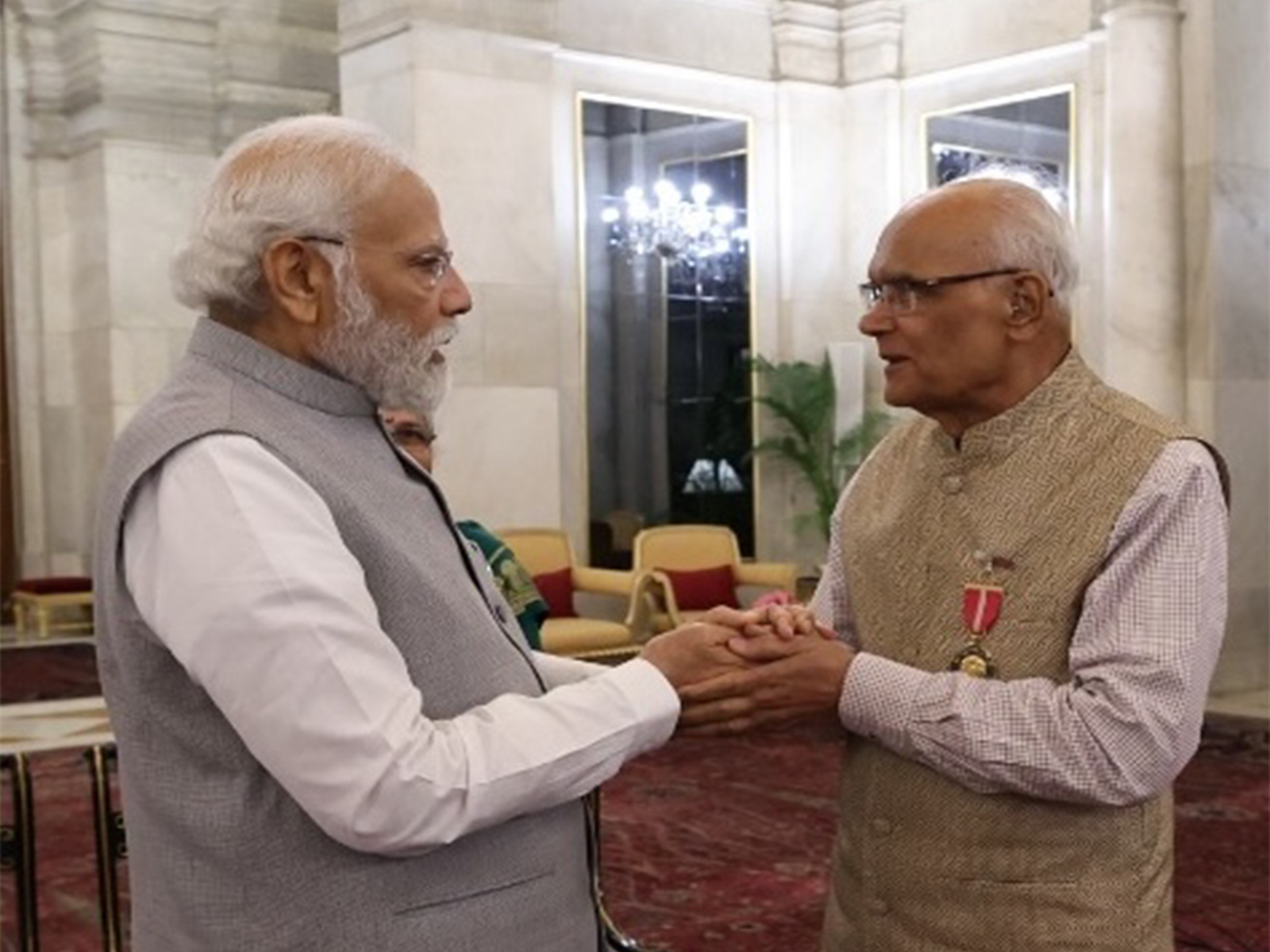 PM Narendra Modi with eminent Kannada Author and thinker SL Bhyrappa (Photo/@narendramodi) PM Narendra Modi with eminent Kannada Author and thinker SL Bhyrappa (Photo/@narendramodi)