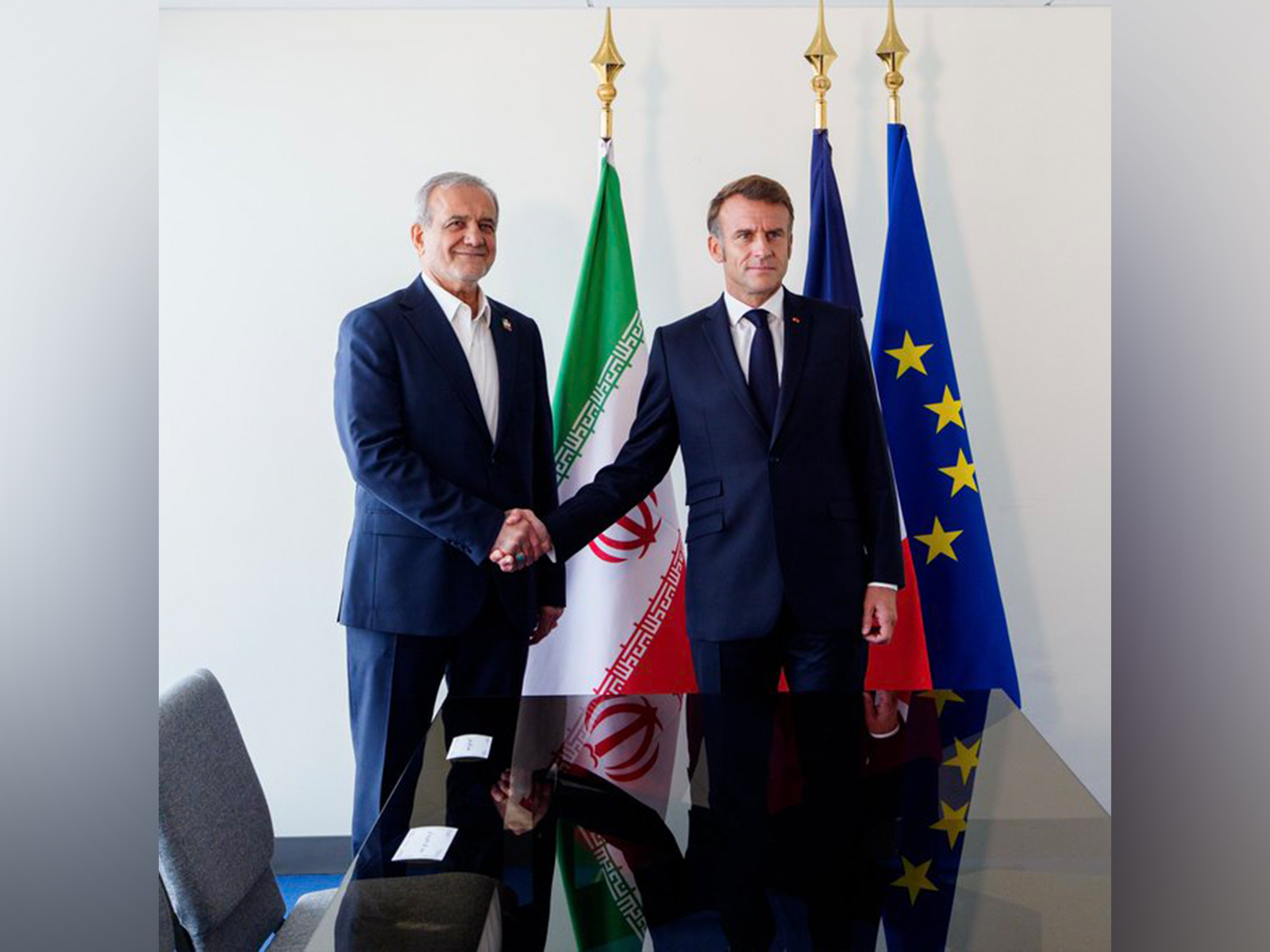 French President Emmanuel Macron with Iranian President Masoud Pezeshkian (Photo/X@EmmanuelMacron) French President Emmanuel Macron with Iranian President Masoud Pezeshkian (Photo/X@EmmanuelMacron)