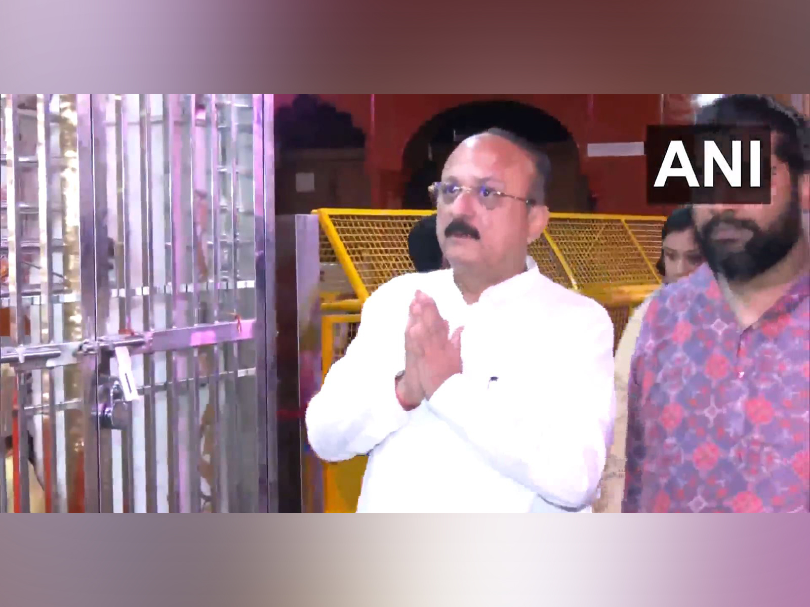 Delhi Minister Ashish Sood visits Kalikaji Temple on fourth day of Navratri (Photo/ANI) Delhi Minister Ashish Sood visits Kalikaji Temple on fourth day of Navratri (Photo/ANI)