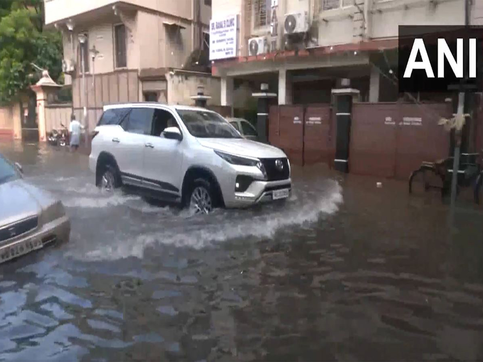 Heavy rainfall leads to severe waterlogging in parts of Kolkata city (Photo/ANI) Heavy rainfall leads to severe waterlogging in parts of Kolkata city (Photo/ANI)