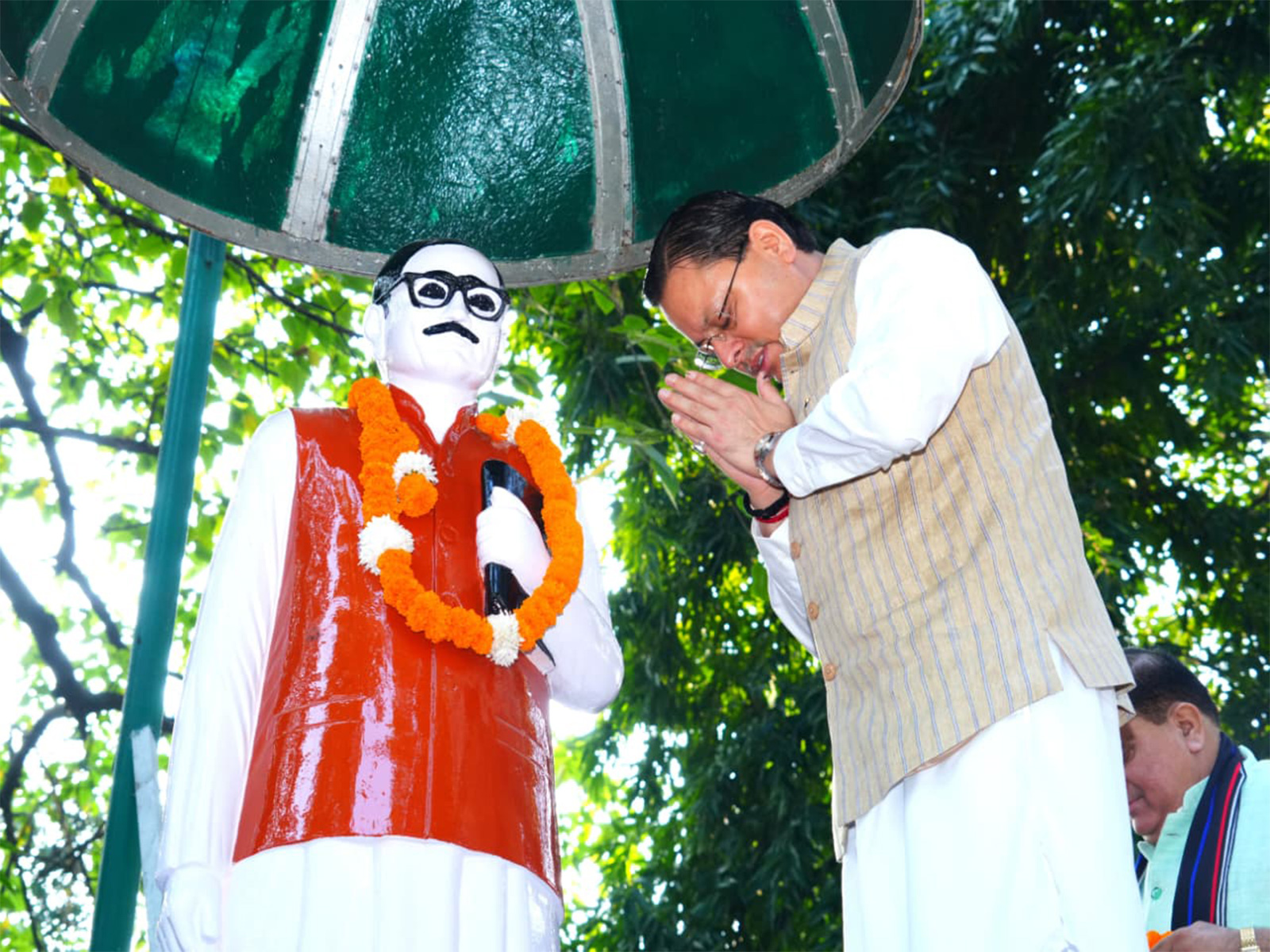 Chief Minister Pushkar Singh Dhami paid floral tributes to Pandit Deendayal Upadhyaya (Photo/ANI) Chief Minister Pushkar Singh Dhami paid floral tributes to Pandit Deendayal Upadhyaya (Photo/ANI)