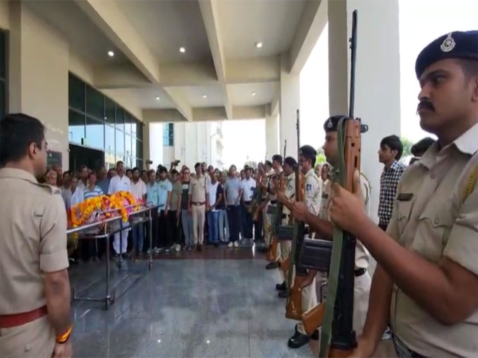 Guard of Honour being accorded to mortal remains of the woman (Photo/ANI) 