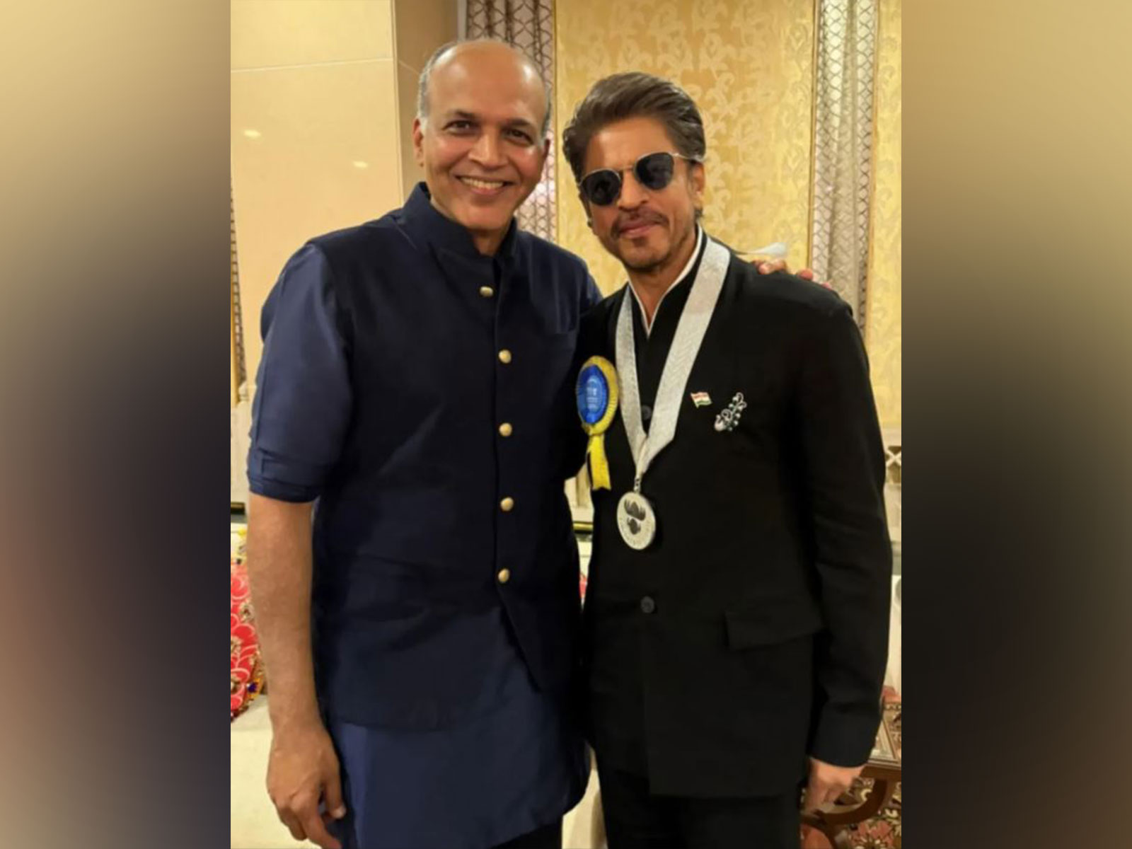 Ashutosh Gowariker, Shah Rukh Khan (Photo/Instagram@ashutoshgowariker) Ashutosh Gowariker, Shah Rukh Khan (Photo/Instagram@ashutoshgowariker)