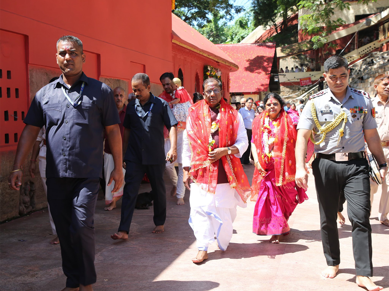 Assam Governor Lakshman Prasad Acharya offers prayers at Kamakhya Temple on Navratri (PhotoX/@Laxmanacharya54) Assam Governor Lakshman Prasad Acharya offers prayers at Kamakhya Temple on Navratri (PhotoX/@Laxmanacharya54)