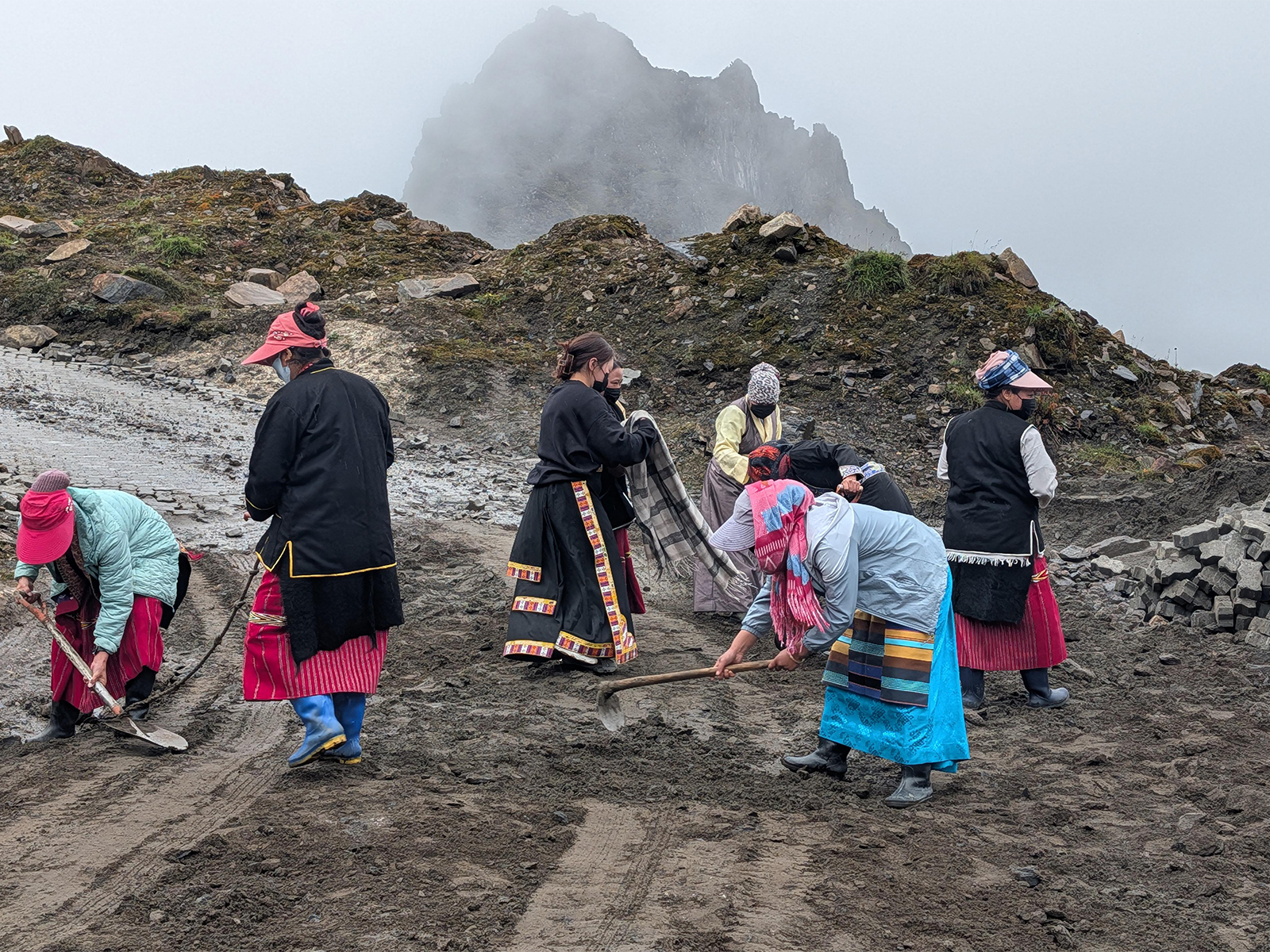 9 Tibetan refugee women employed as part of 763 Border Roads Task Force (BRTF) of Project Vartak (Photo/BRO) 9 Tibetan refugee women employed as part of 763 Border Roads Task Force (BRTF) of Project Vartak (Photo/BRO)