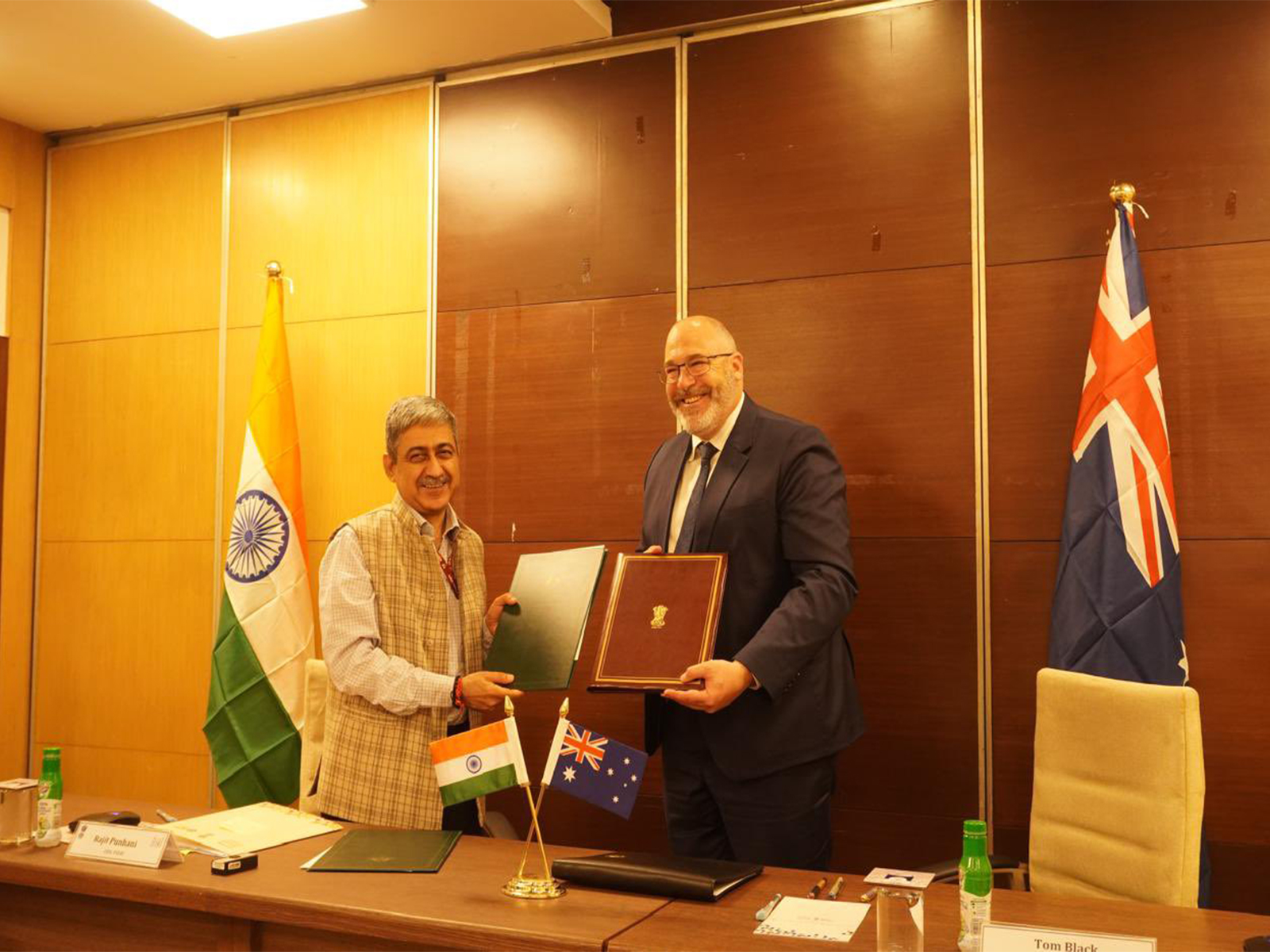 Rajit Punhani, CEO, FSSAI and Tom Black, First Assistant Secretary, DAFF, Australia (Photo/PIB) Rajit Punhani, CEO, FSSAI and Tom Black, First Assistant Secretary, DAFF, Australia (Photo/PIB)