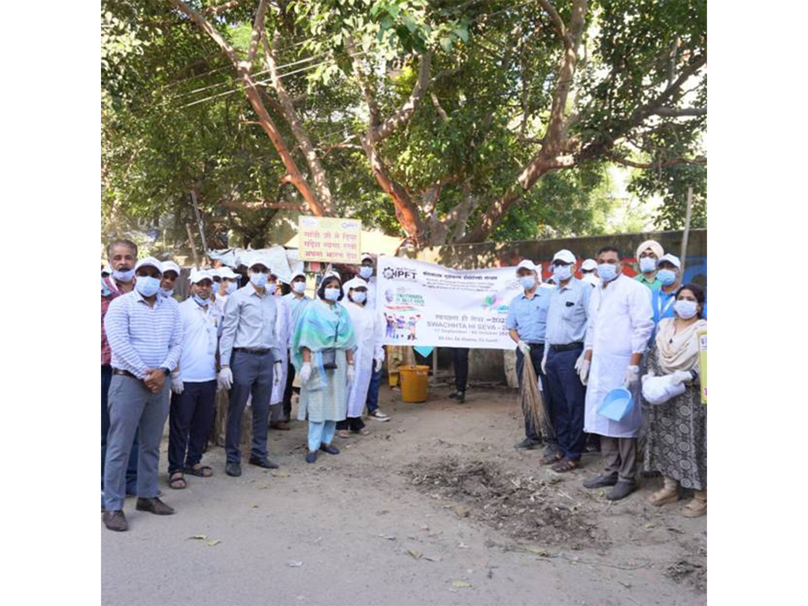 conducts Shramdaan in Gurugram under Swachhotsav 2025 (Photo: PIB) conducts Shramdaan in Gurugram under Swachhotsav 2025 (Photo: PIB)