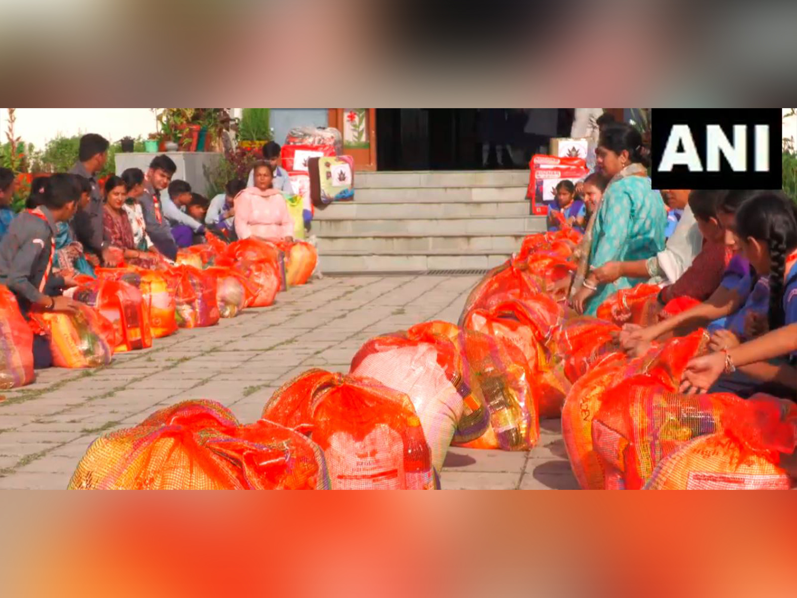 Students and teaching staff extend relief to disaster-hit families in Udhampur (Photo/ANI) Students and teaching staff extend relief to disaster-hit families in Udhampur (Photo/ANI)