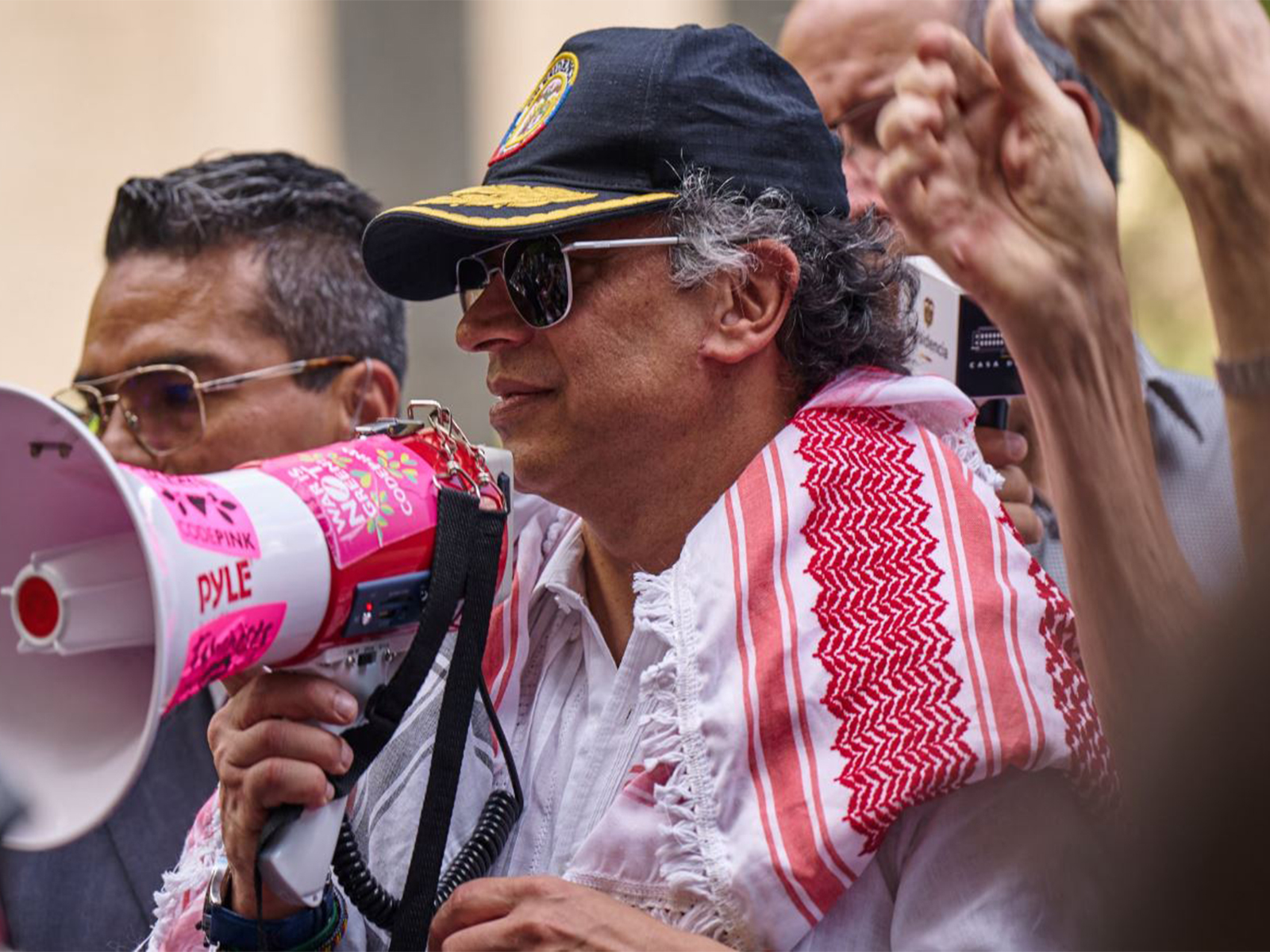 Colombian President Gustavo Petro addresses pro-Palestinian demonstrators outside UN headquarters (Photo/ Reuters)