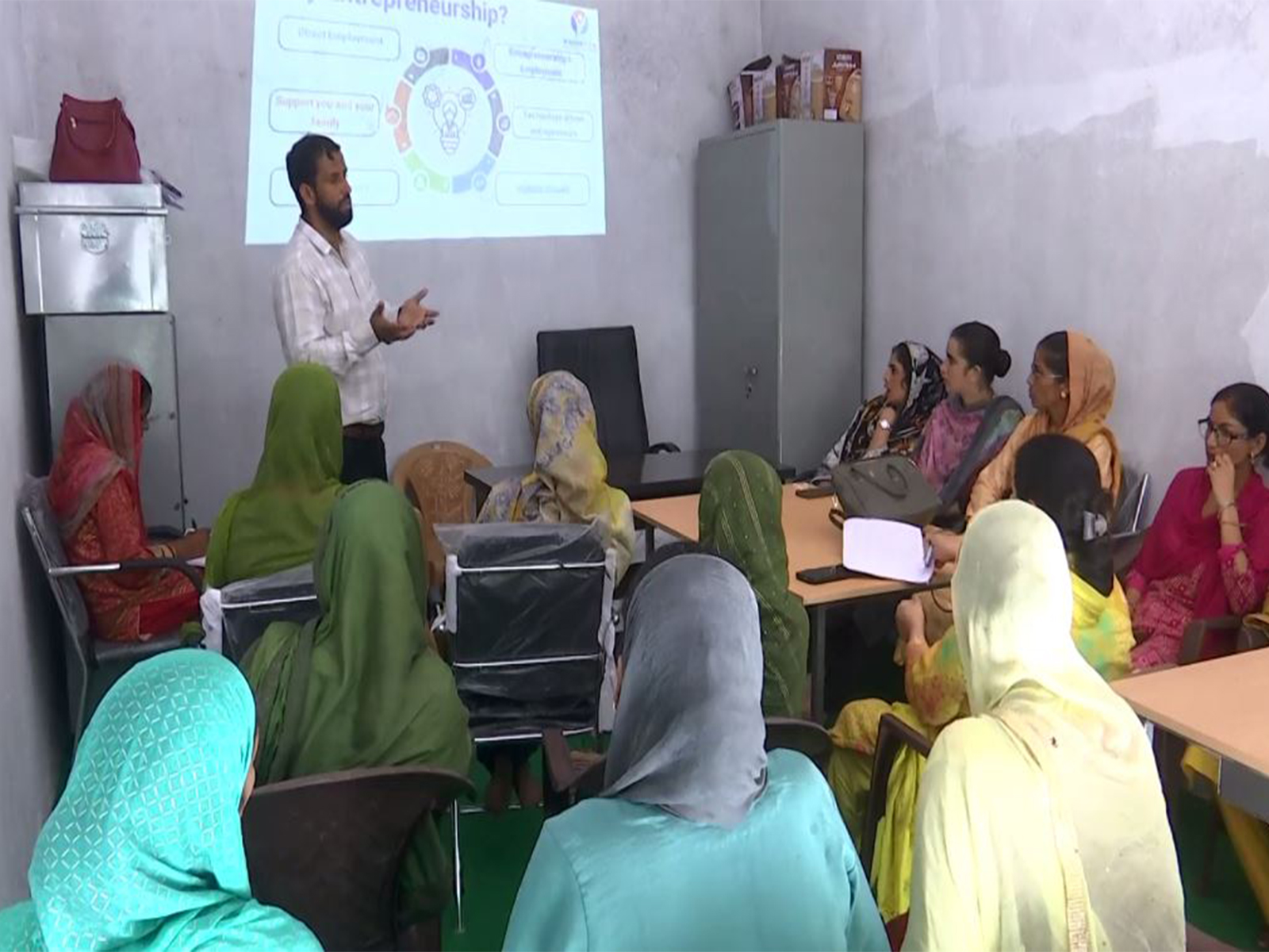 NRLM Block program manager Kamran Hanif interacts with beneficiaries in Rajouri (Photo/ANI) NRLM Block program manager Kamran Hanif interacts with beneficiaries in Rajouri (Photo/ANI)