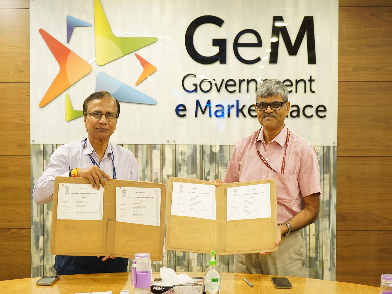 (L-R) Praveen Kumar, Director of AJNIFM and Mihir Kumar, Chief Executive Officer of GeM (Photo/@GeM_India) (L-R) Praveen Kumar, Director of AJNIFM and Mihir Kumar, Chief Executive Officer of GeM (Photo/@GeM_India)