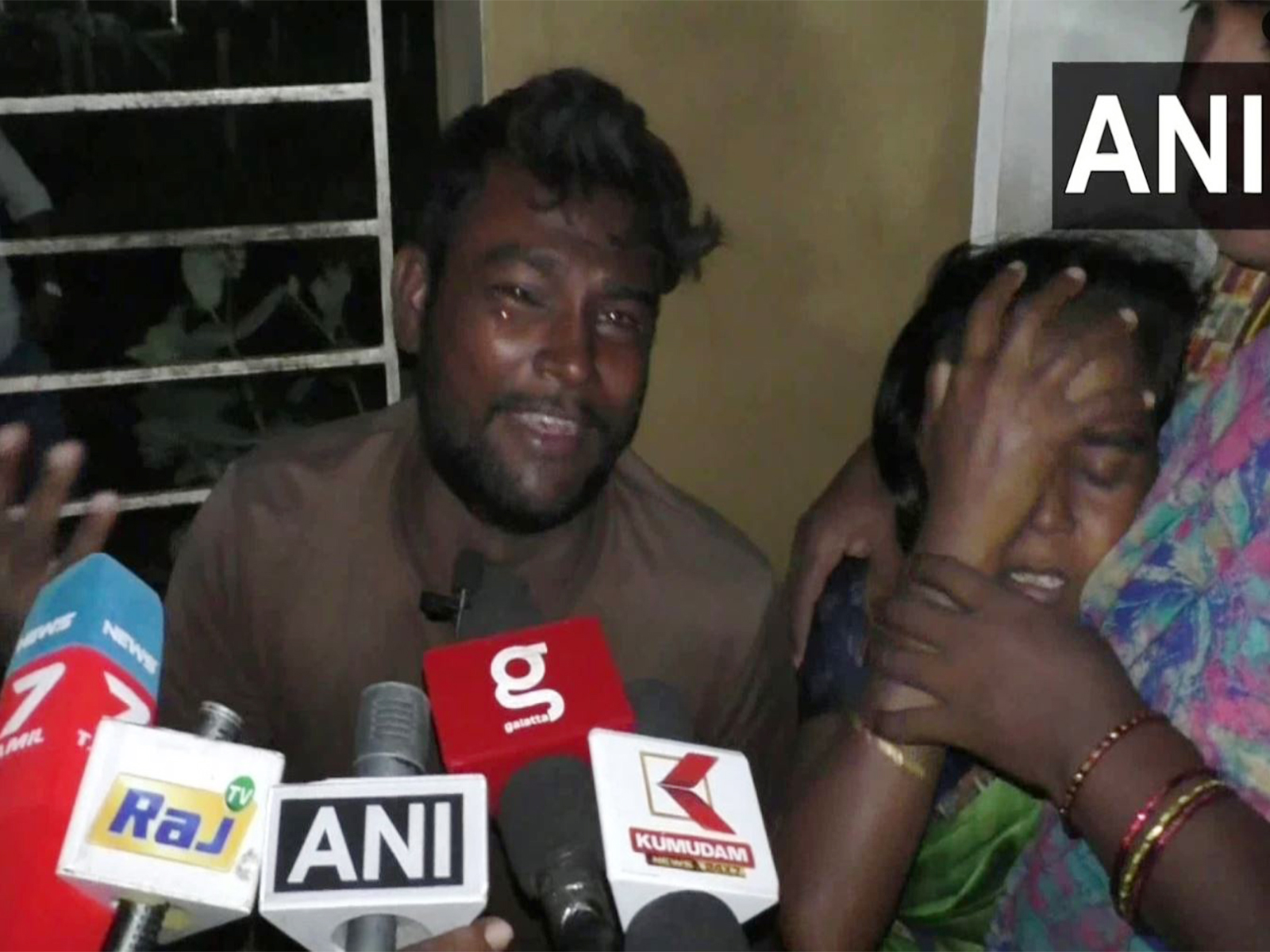 Karur stampede victim sharing his ordeal (Photo/ANI) Karur stampede victim sharing his ordeal (Photo/ANI)