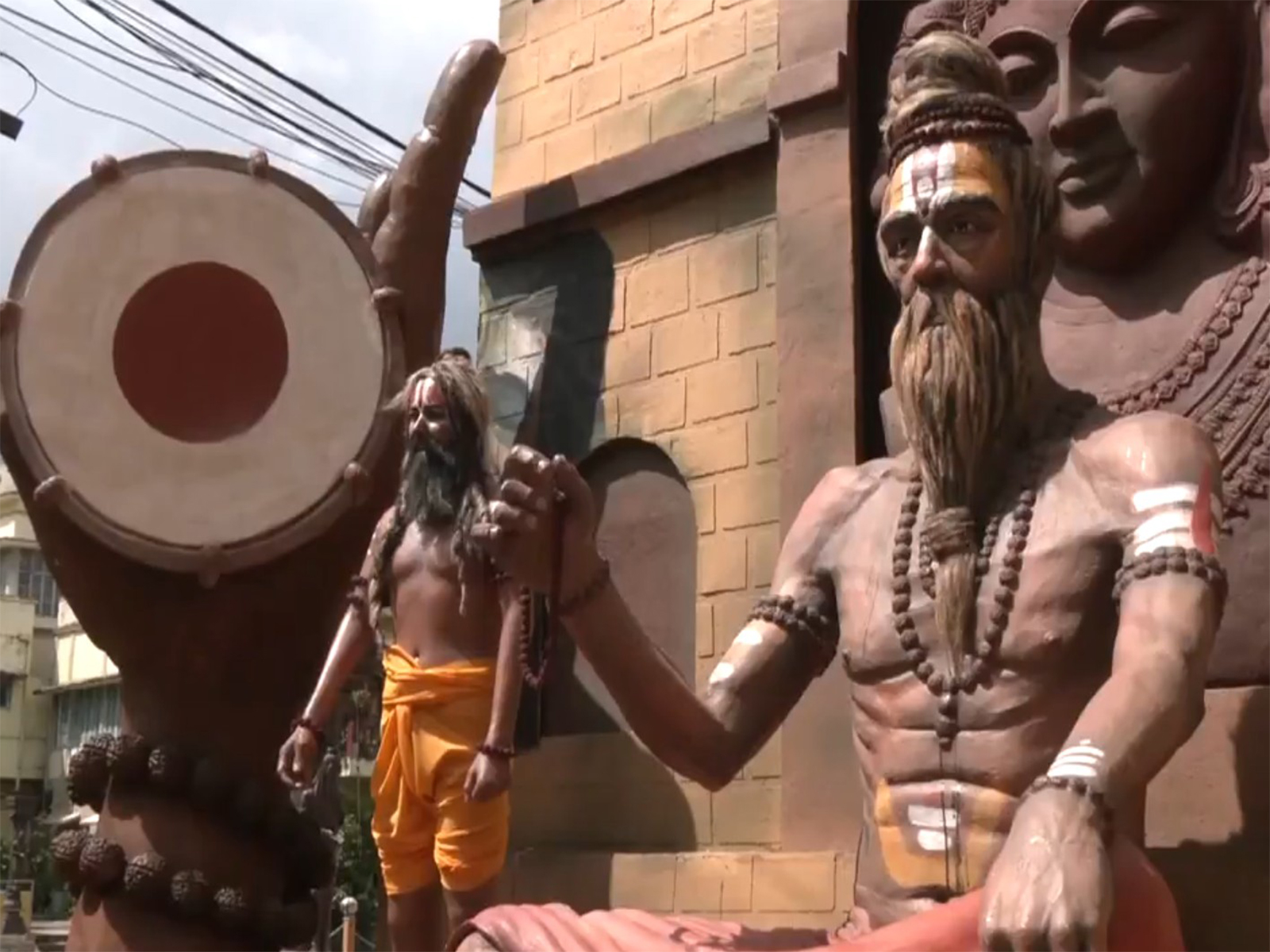 Agarpara Tarapukur Adi Sarvajanin Durgotsav Committee has chosen the theme 'Kumbh' for its Durga Puja (Photo/ANI) Agarpara Tarapukur Adi Sarvajanin Durgotsav Committee has chosen the theme 'Kumbh' for its Durga Puja (Photo/ANI)