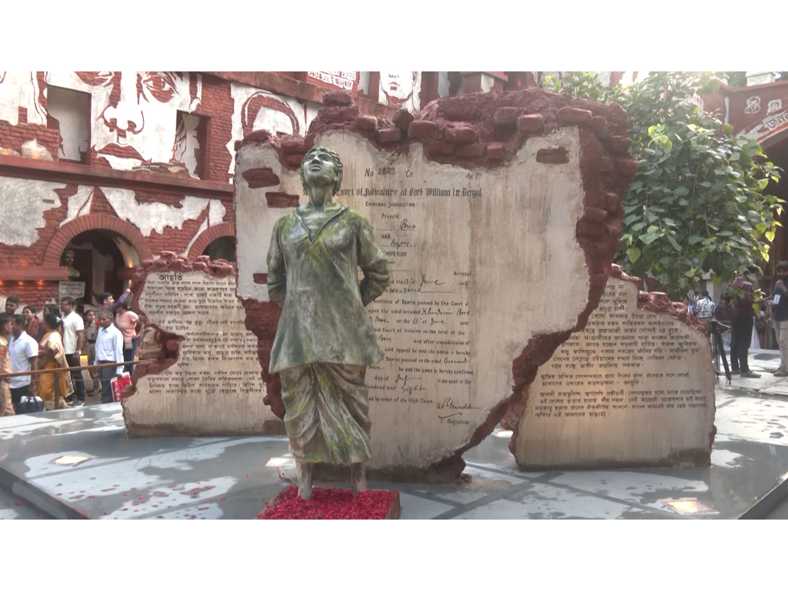 Kolkata’s Suruchi Sangha pandal pays tribute to Bengal’s freedom fighters (Photo/ANI) Kolkata’s Suruchi Sangha pandal pays tribute to Bengal’s freedom fighters (Photo/ANI)