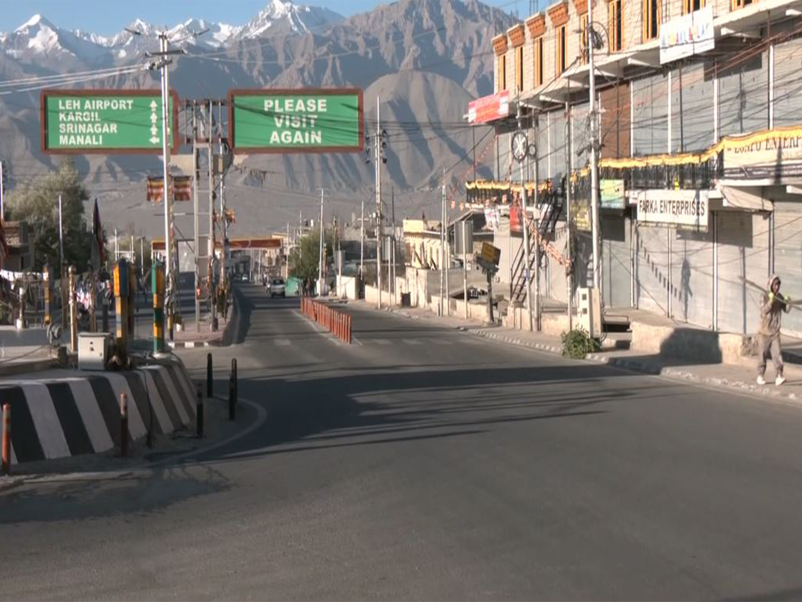 Restrictions continue in Leh (Photo/ANI) Restrictions continue in Leh (Photo/ANI)