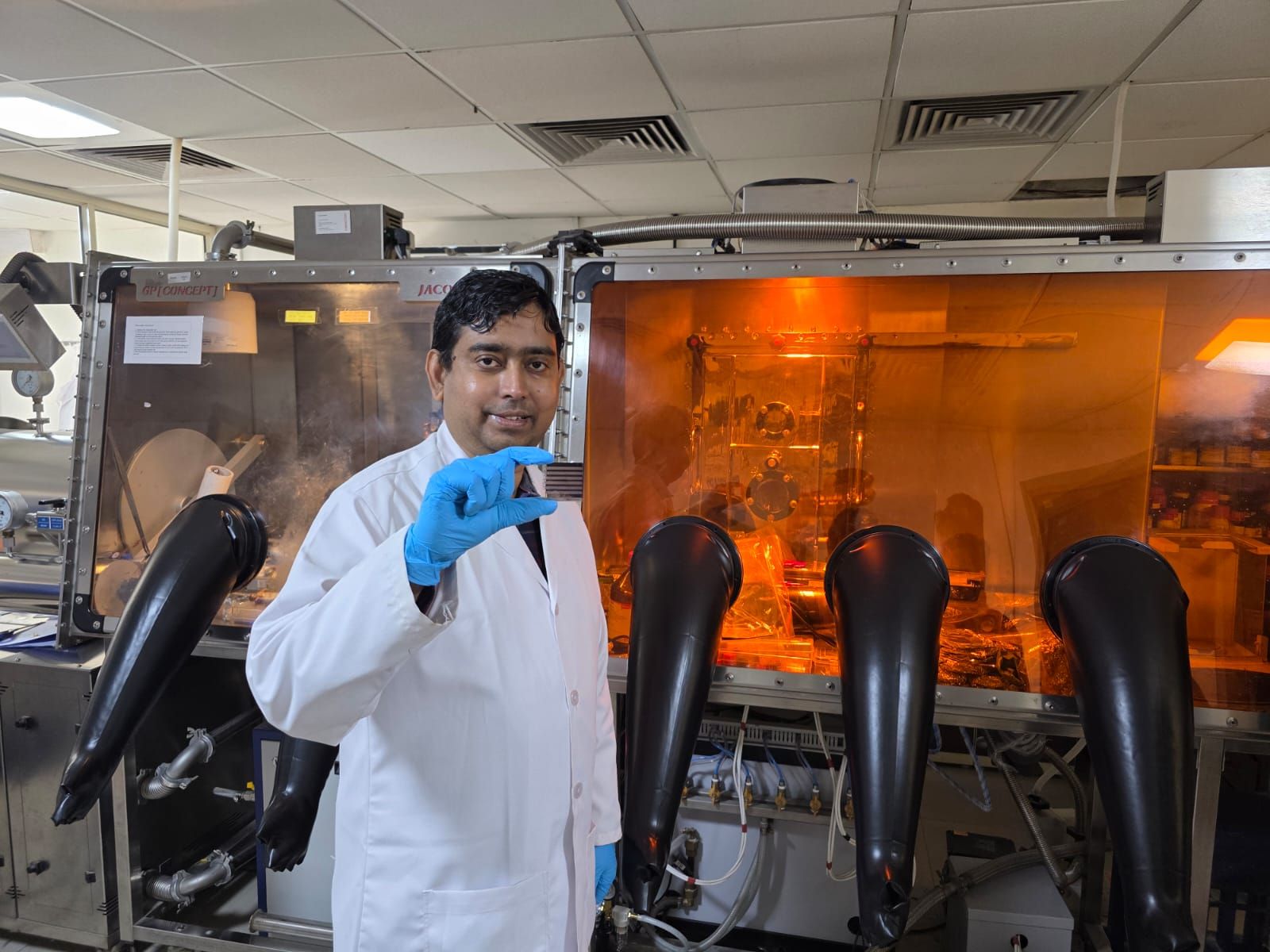 IIT Roorkee Achieves Breakthrough in Silicon–Perovskite Tandem Solar Cells, Driving India’s Solar Atmanirbharta IIT Roorkee Achieves Breakthrough in Silicon–Perovskite Tandem Solar Cells, Driving India’s Solar Atmanirbharta