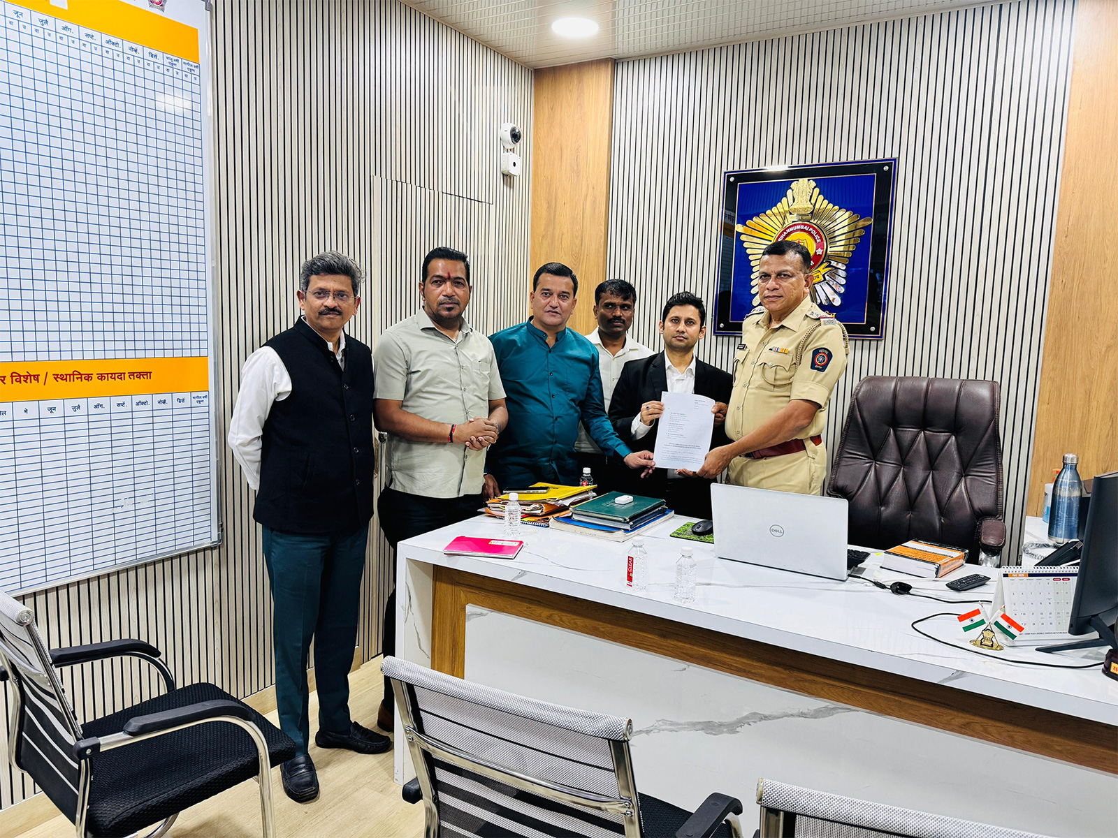 BJP leaders Aniket Nikam and Prakash Gade at Marine Drive Police Station (Photo/@AdvAniketNikam) BJP leaders Aniket Nikam and Prakash Gade at Marine Drive Police Station (Photo/@AdvAniketNikam)