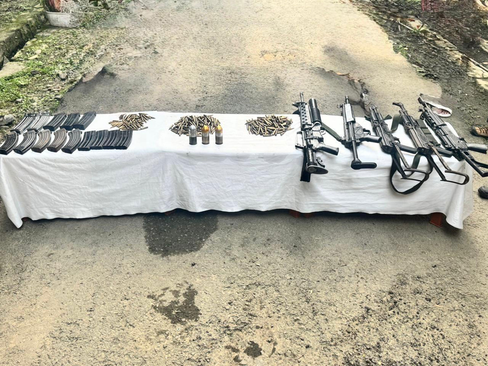 Arms and ammunition recovered by security forces ( File Photo/X@manipur_police) Arms and ammunition recovered by security forces ( File Photo/X@manipur_police)