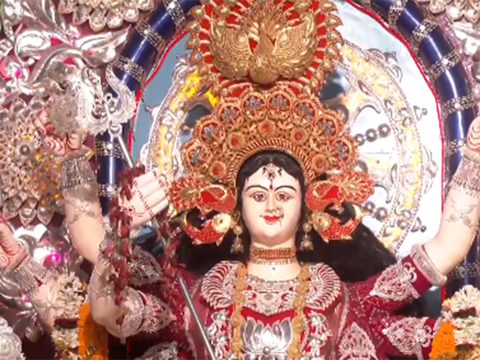 Maa Durga idol of Khan Nagar puja pandal (Photo/ANI) Maa Durga idol of Khan Nagar puja pandal (Photo/ANI)