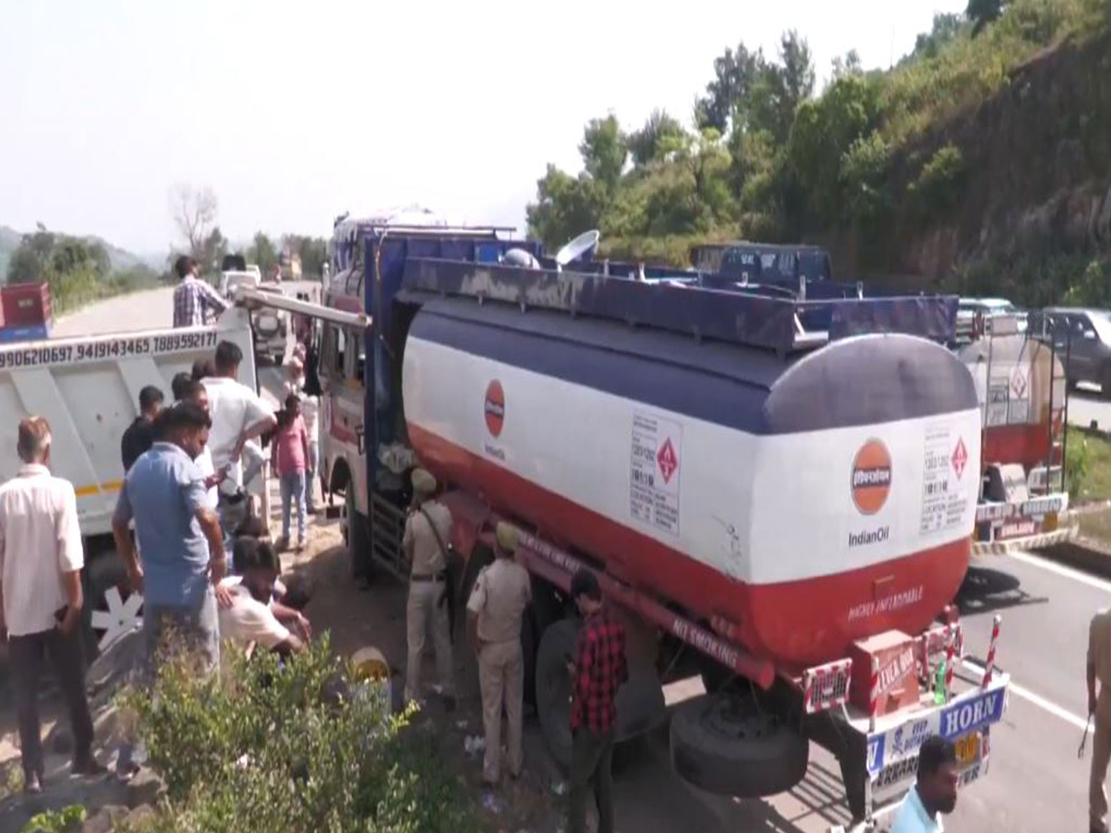 Seized oil tanker by the Udhampur Police (Photo/ANI) Seized oil tanker by the Udhampur Police (Photo/ANI)