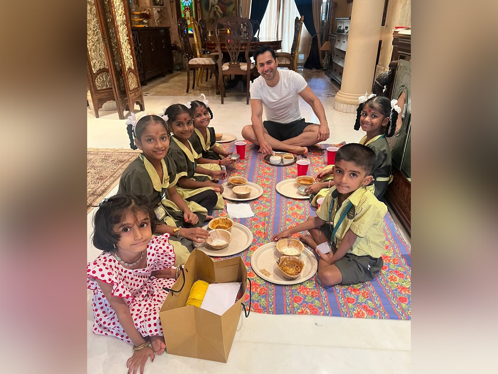 V arun Dhawan with kids (Photo/instagram/@varundvn) V arun Dhawan with kids (Photo/instagram/@varundvn)