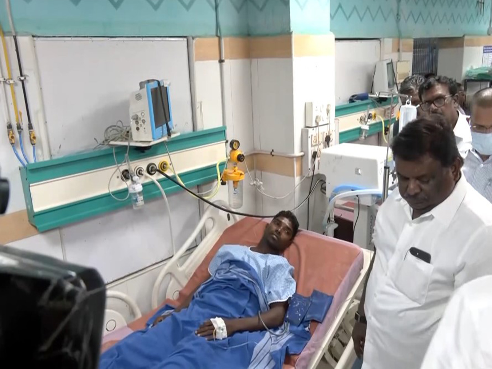 Tamil Nadu Minister S S Sivashankar visits Stanley Hospital to meet injured worker (Photo/ANI)