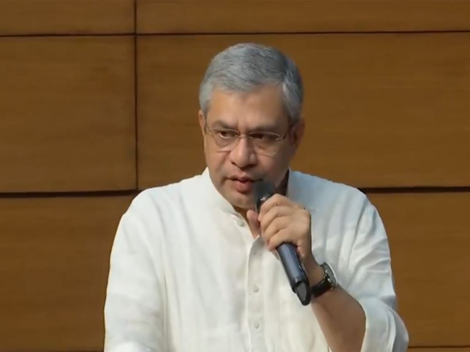 Railways Minister Ashwini Vaishnaw (Photo/ANI) Railways Minister Ashwini Vaishnaw (Photo/ANI)