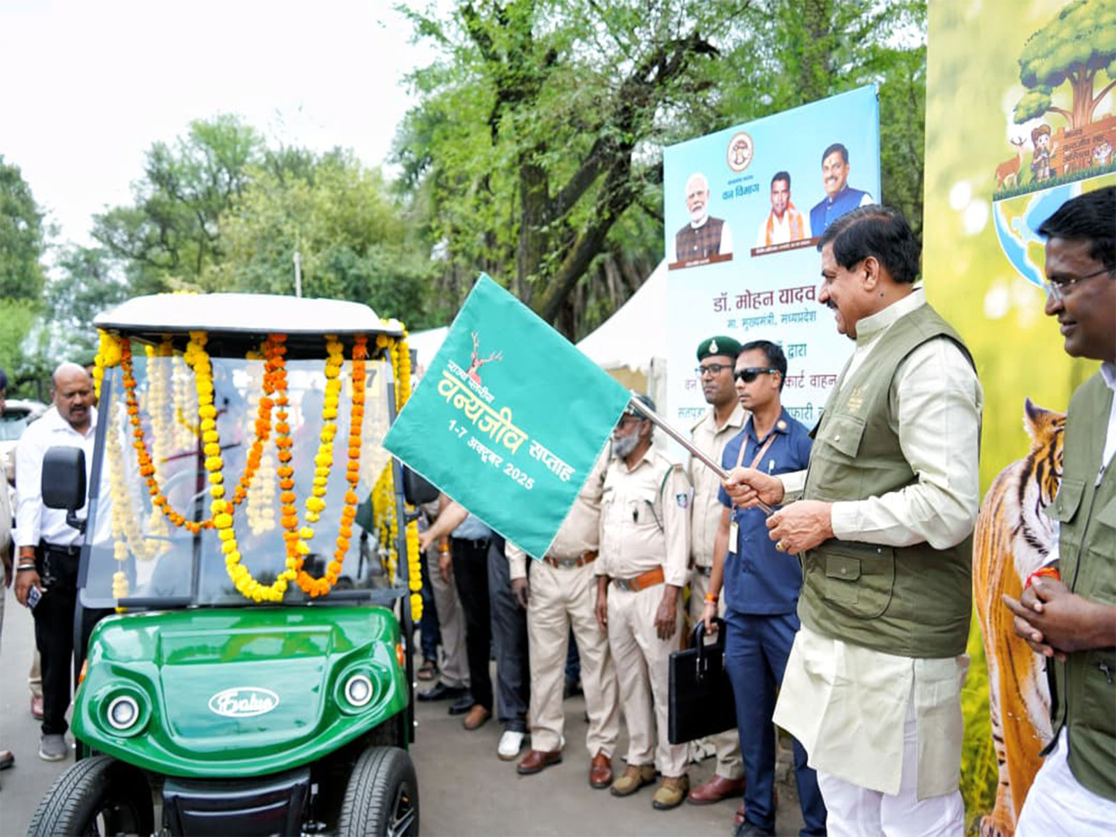 MP CM Mohan Yadav flagging off e-vehicles (Photo/X @DrMohanYadav51) MP CM Mohan Yadav flagging off e-vehicles (Photo/X @DrMohanYadav51)