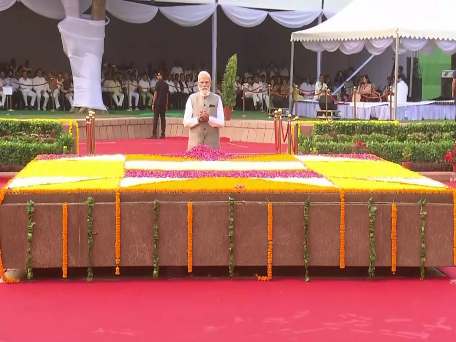 PM Narendra Modi at Vijay Ghat (Photo/DD) PM Narendra Modi at Vijay Ghat (Photo/DD)