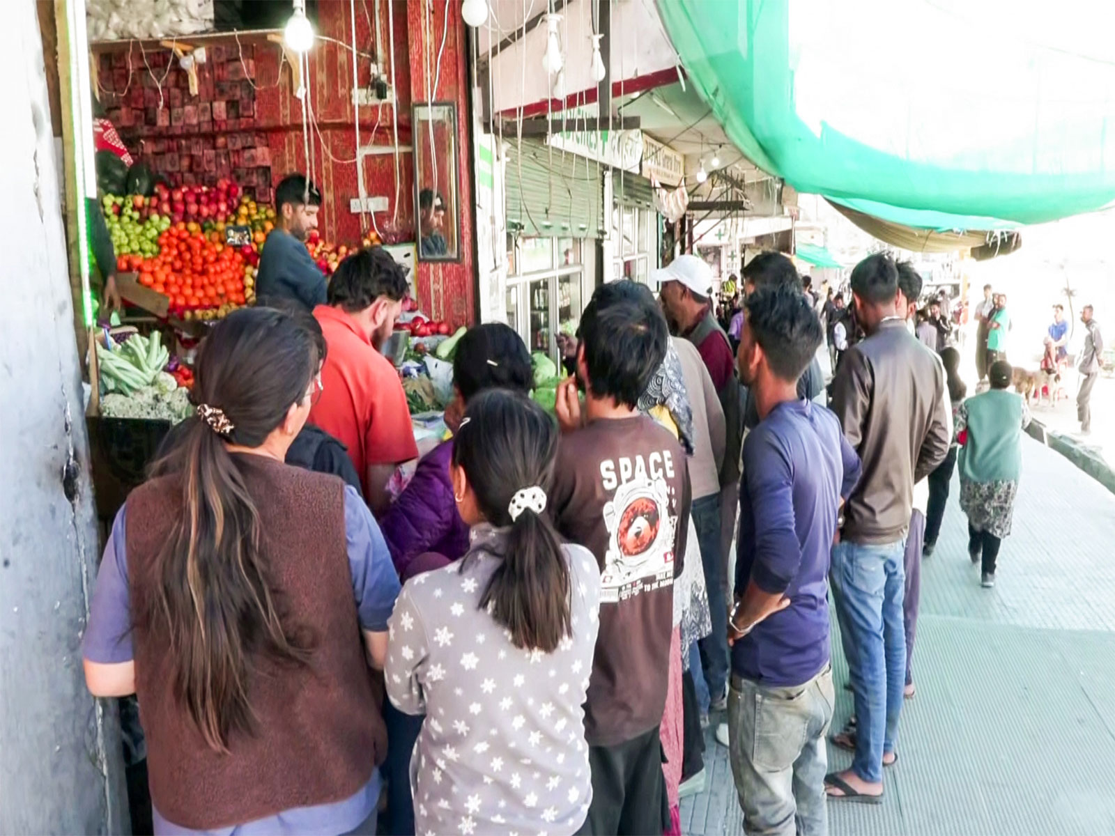Residents of Leh throng shops after curfew was relaxed (Photo/ANI) Residents of Leh throng shops after curfew was relaxed (Photo/ANI)