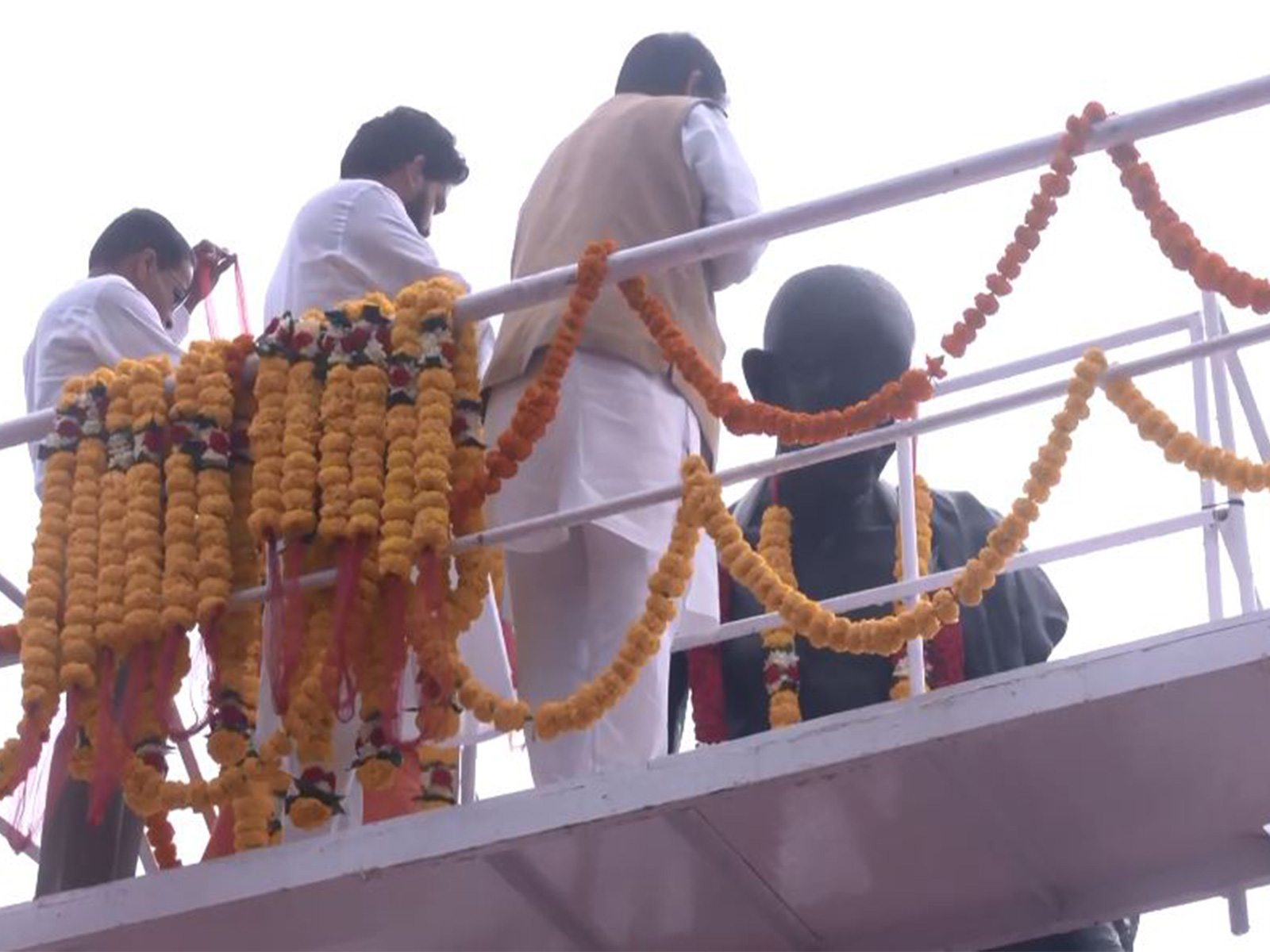 Goa CM Pays Tribute to Mahatma Gandhi on His Birth Annoiversary Goa CM Pays Tribute to Mahatma Gandhi on His Birth Annoiversary