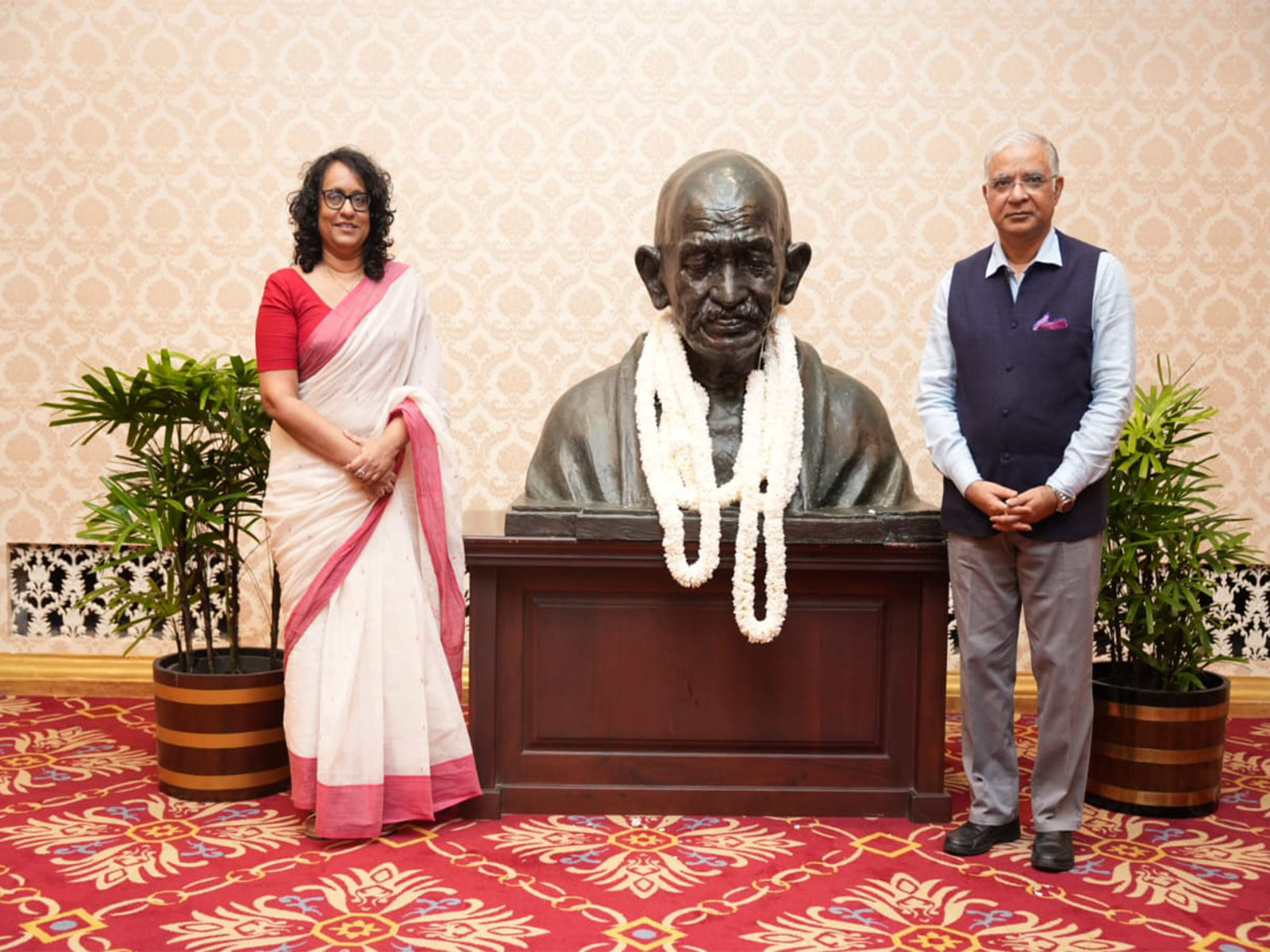Sri Lankan Prime Minister Harini Amarasuriya and Indian High Commissioner Santosh Jha (Photo/@IndiainSL) Sri Lankan Prime Minister Harini Amarasuriya and Indian High Commissioner Santosh Jha (Photo/@IndiainSL)