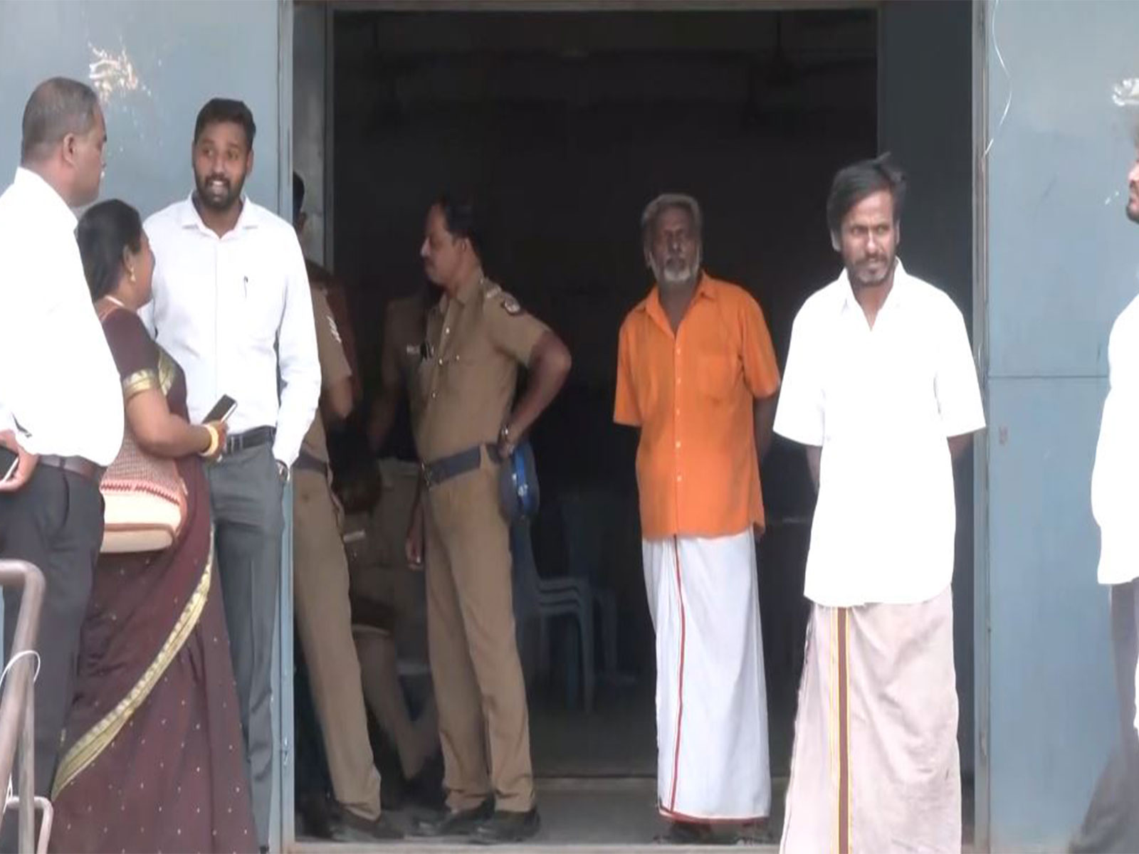 Visuals from outside police station where RSS workers were detained (Photo/ANI) Visuals from outside police station where RSS workers were detained (Photo/ANI)